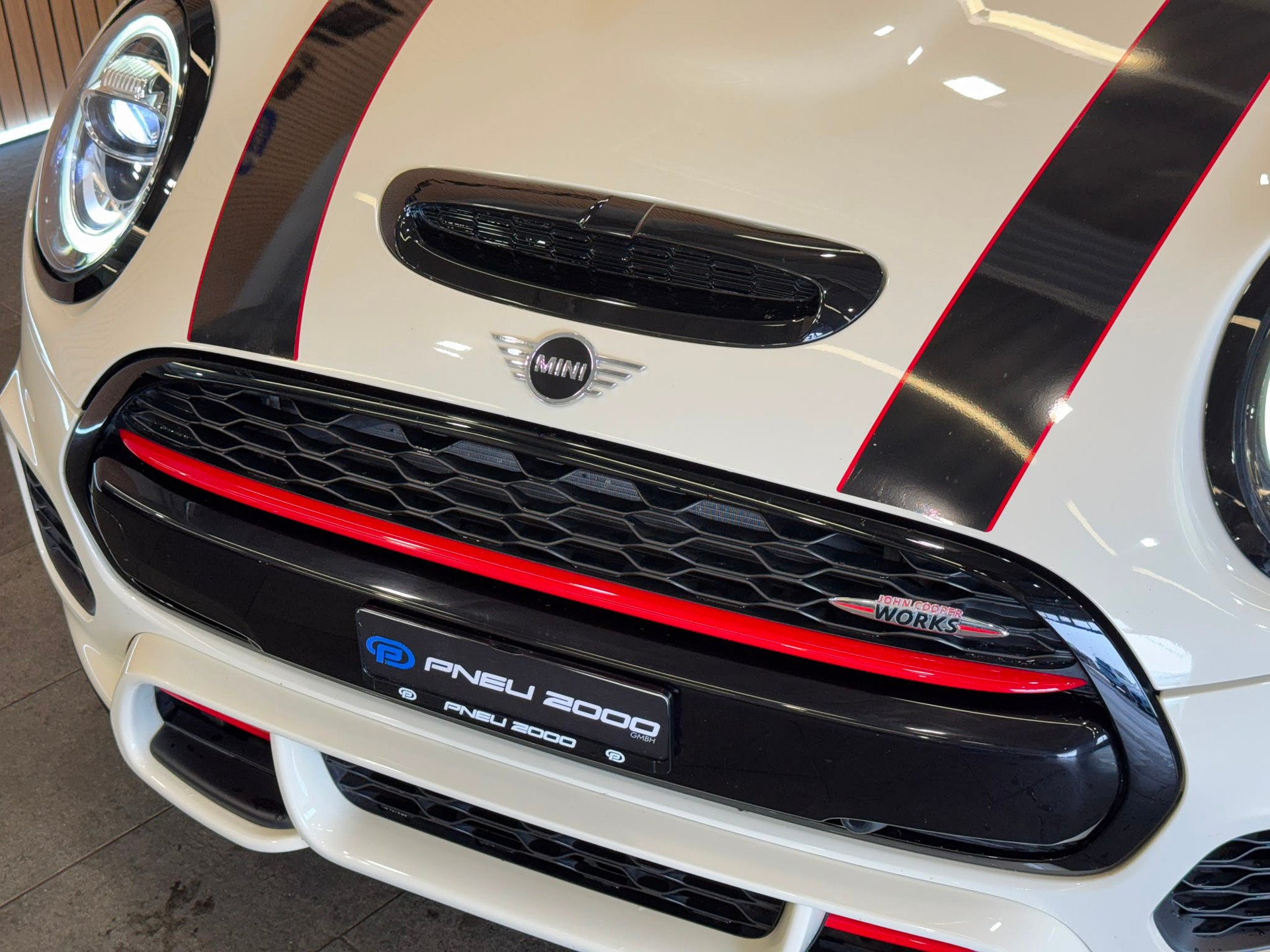 MINI Cooper John Cooper Works Cabriolet Steptronic-image-5