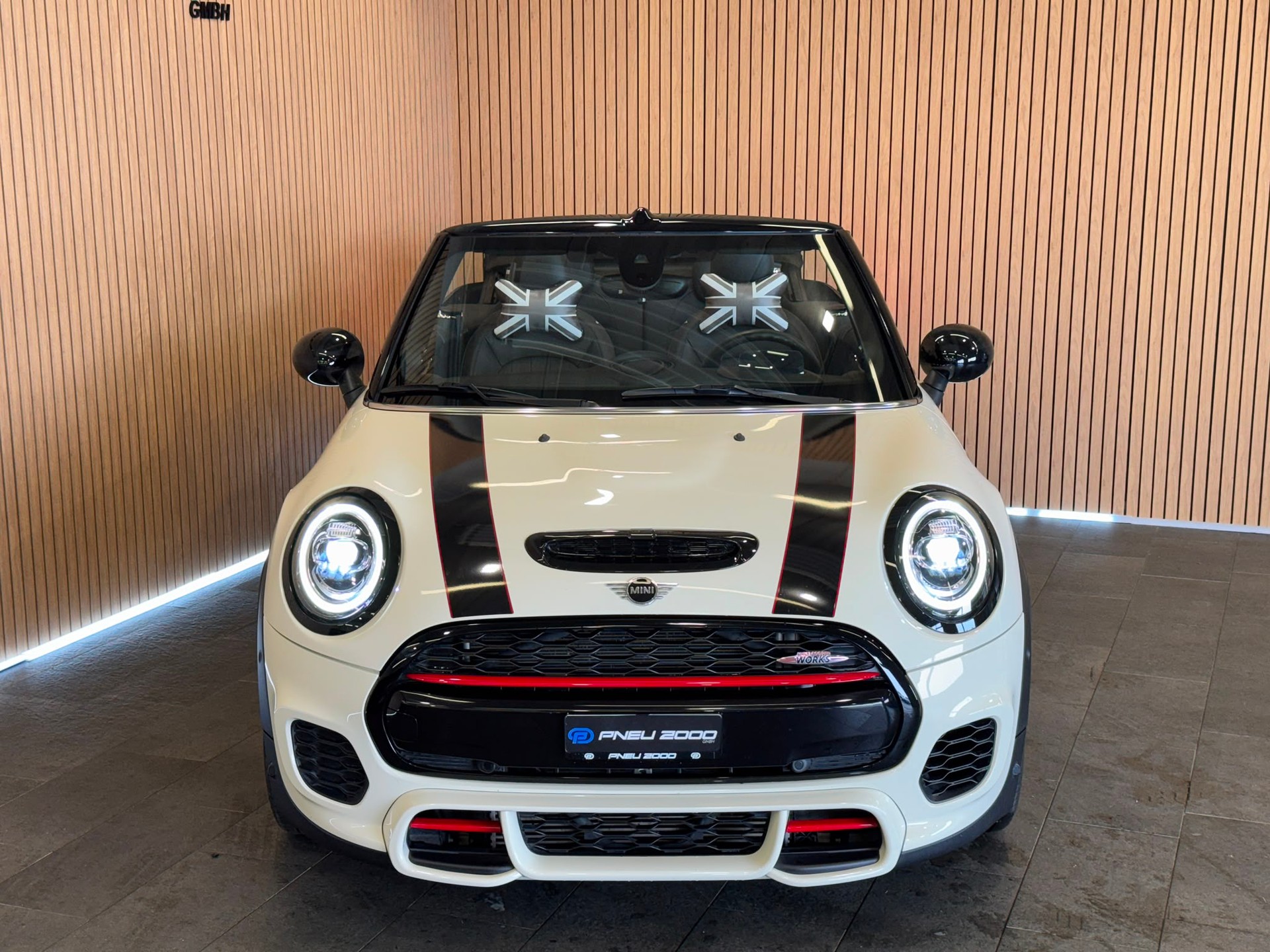 MINI Cooper John Cooper Works Cabriolet Steptronic-image-4