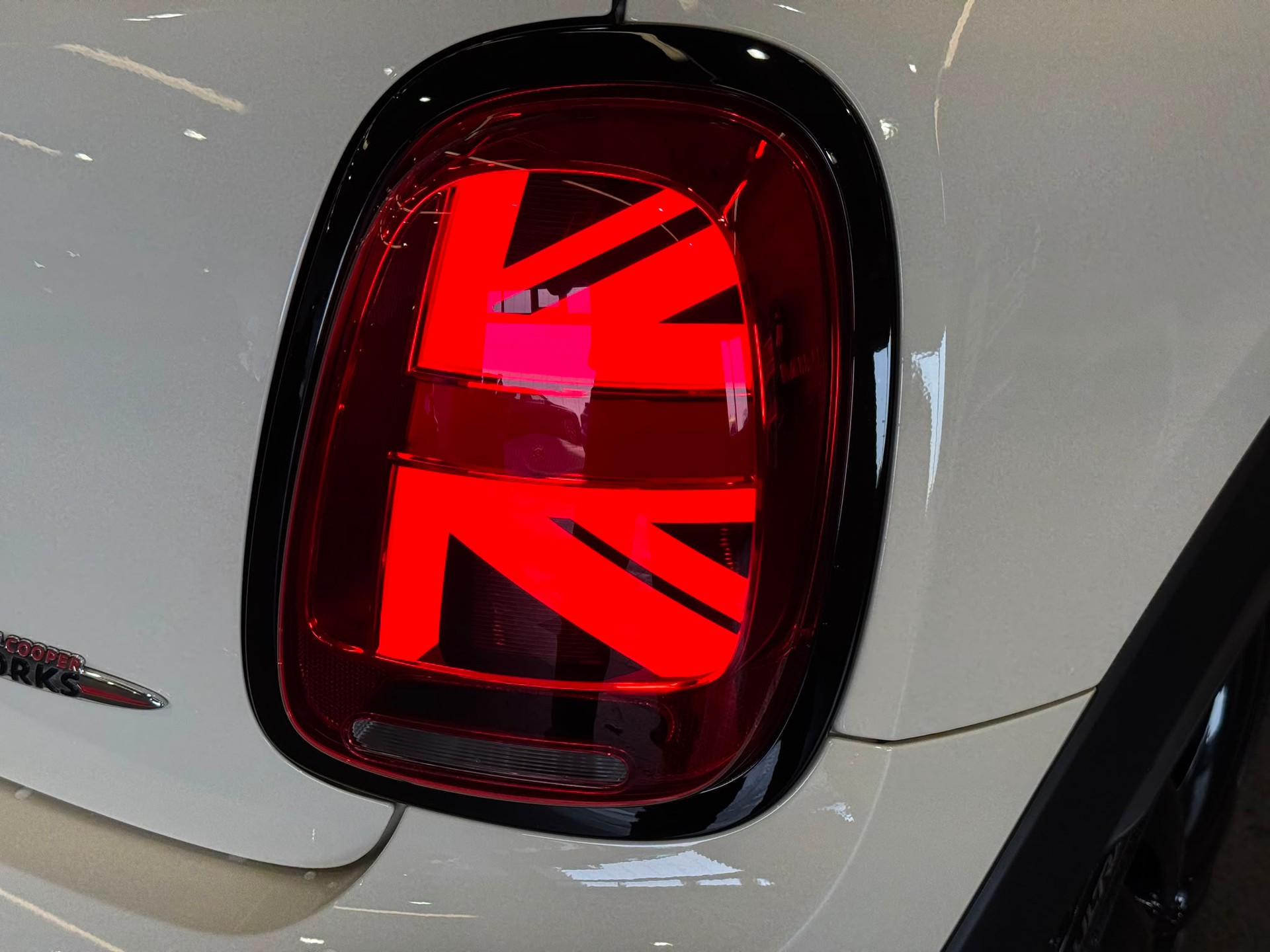 MINI Cooper John Cooper Works Cabriolet Steptronic-image-11
