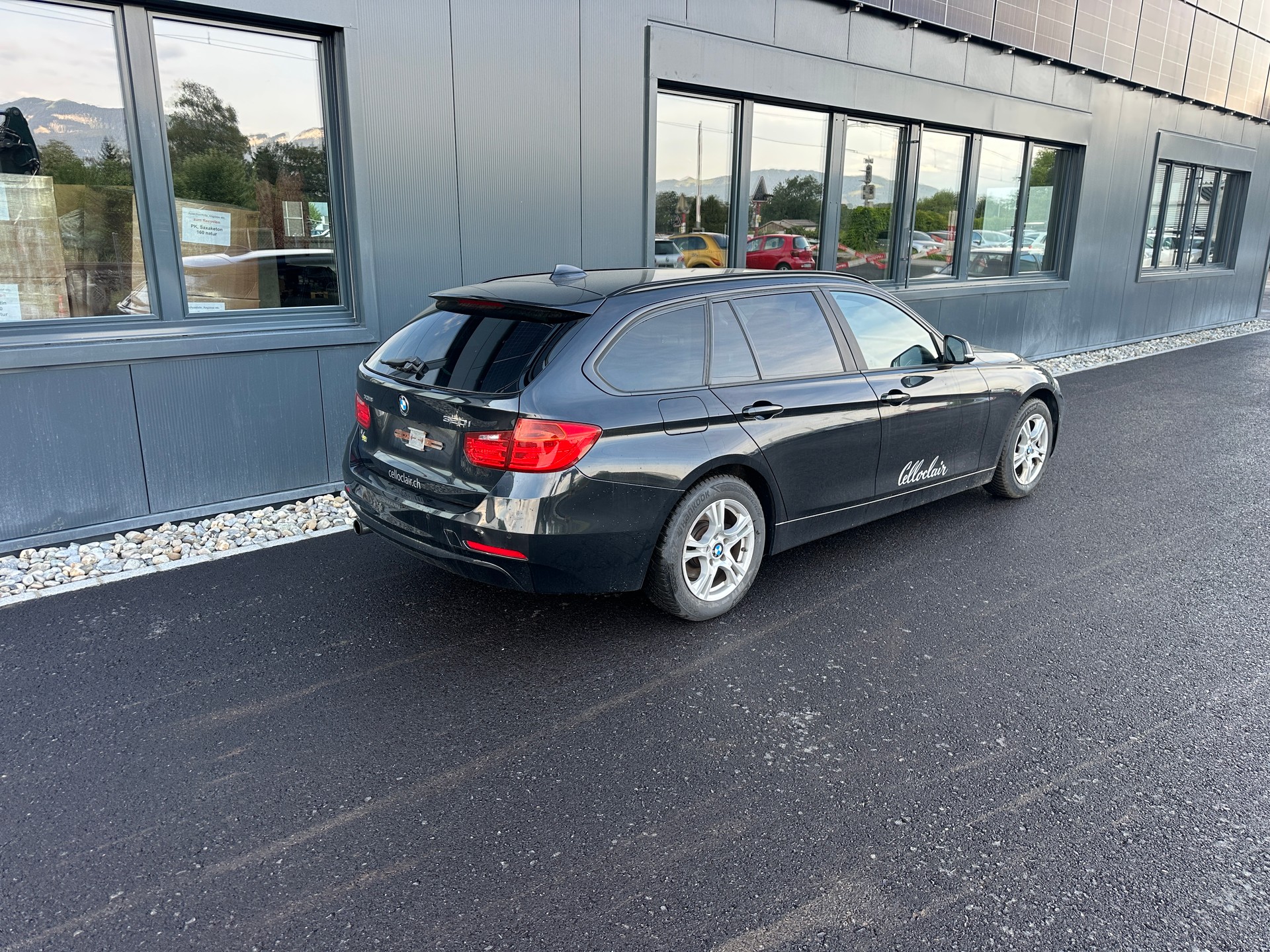 BMW 320i xDrive Touring Steptronic-image-6