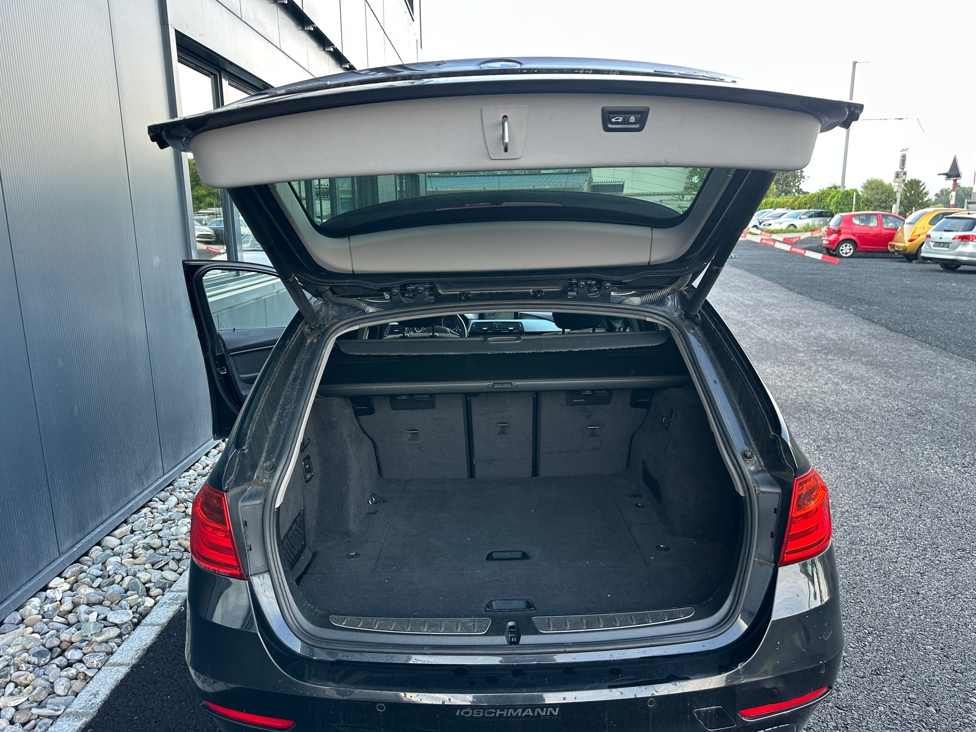 BMW 320i xDrive Touring Steptronic-image-14