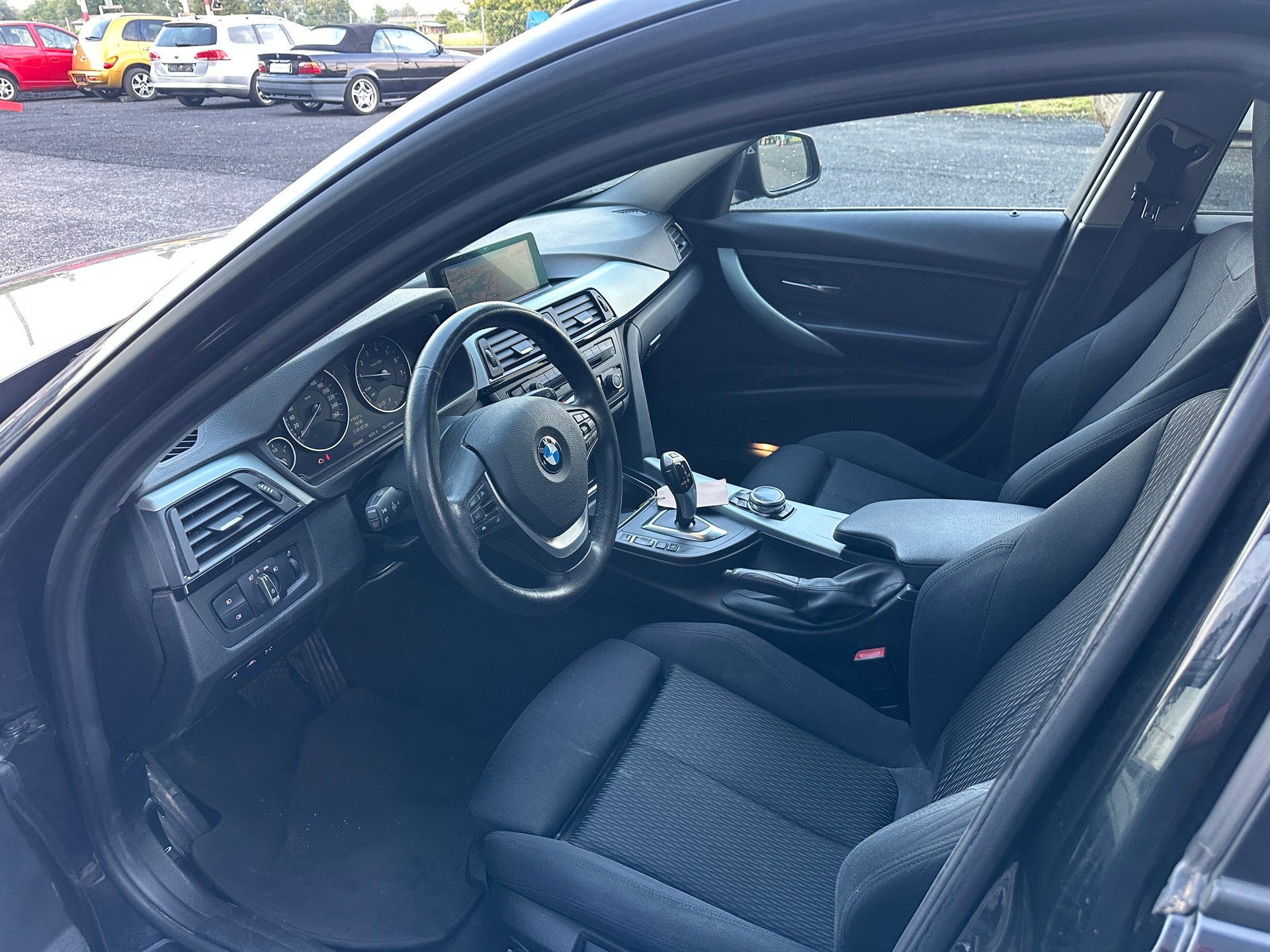 BMW 320i xDrive Touring Steptronic-image-11