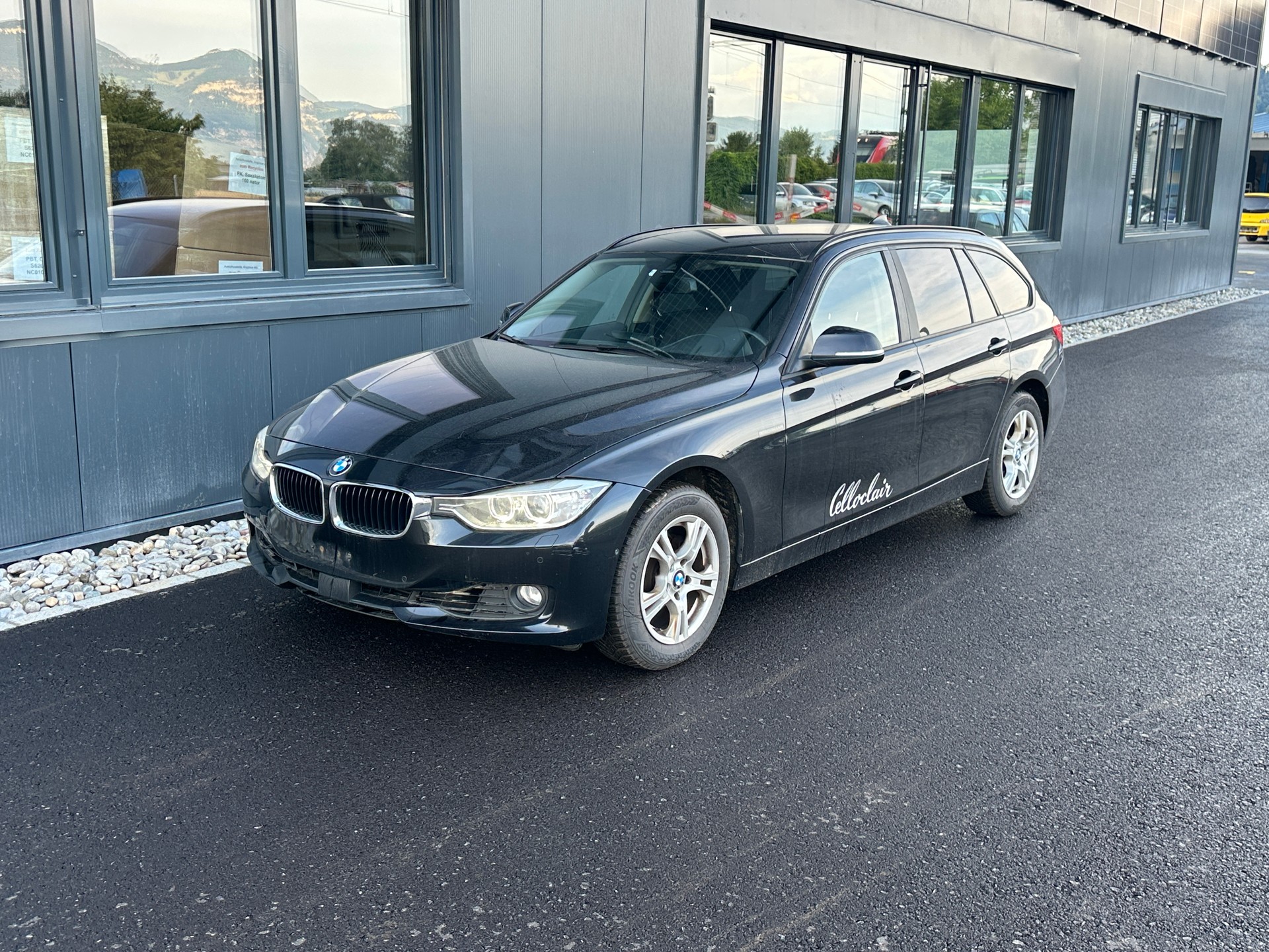 BMW 320i xDrive Touring Steptronic-image-2