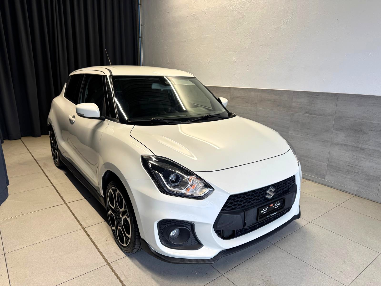 SUZUKI Swift Sport 1.4i 16V Compact Top Hybrid-showroom-element-2