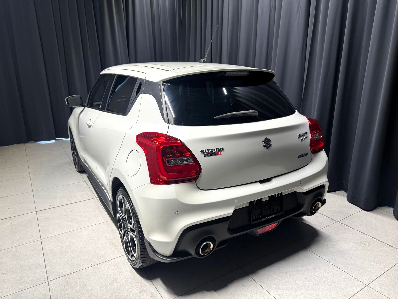 SUZUKI Swift Sport 1.4i 16V Compact Top Hybrid-showroom-element-3