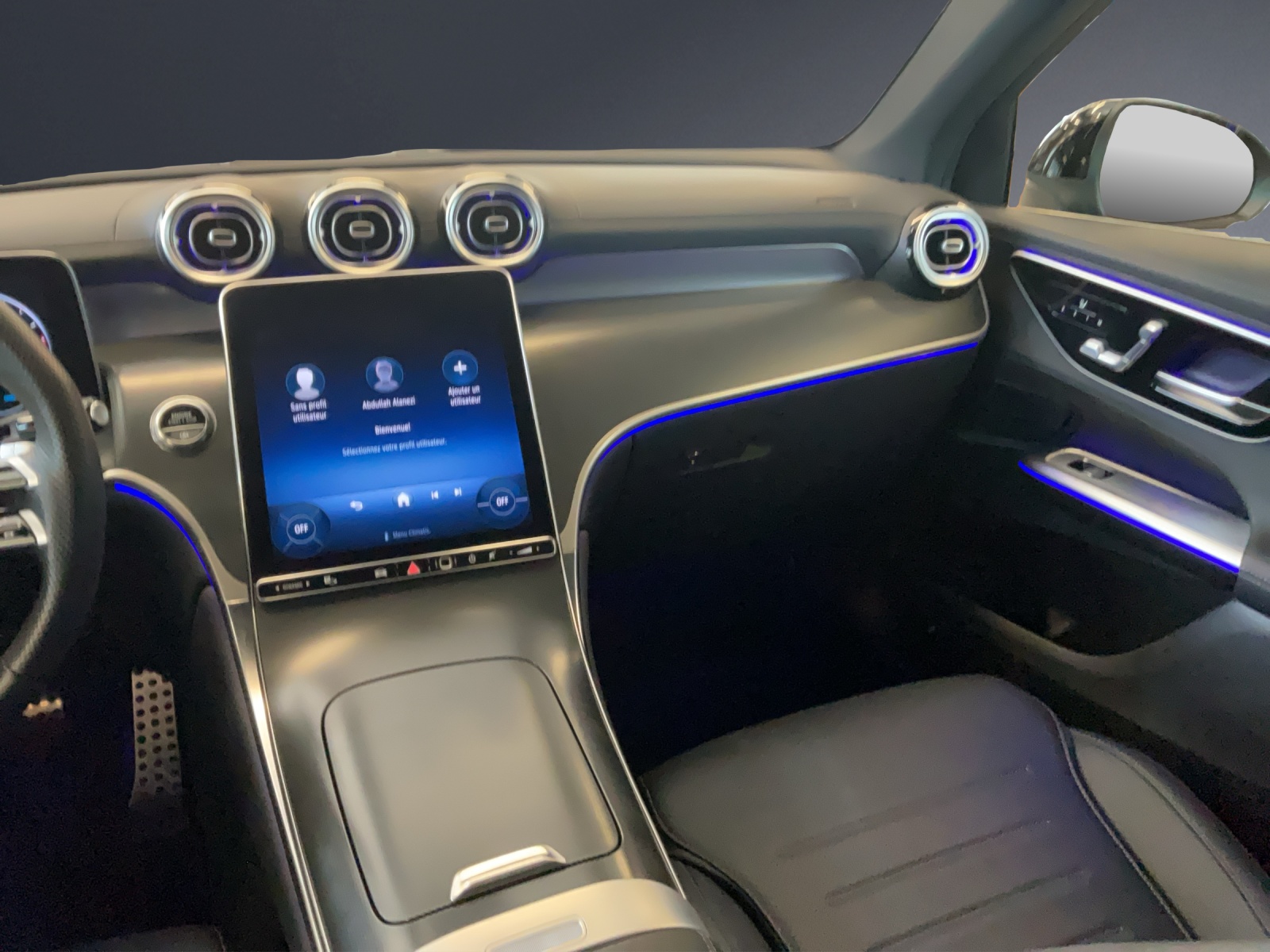 MERCEDES-BENZ GLC 300 4M AMG Line-image-10