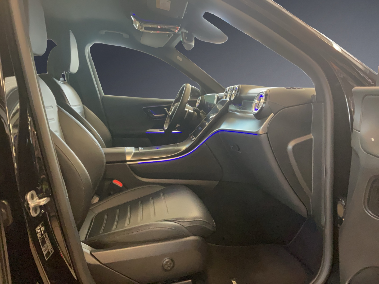 MERCEDES-BENZ GLC 300 4M AMG Line-image-7