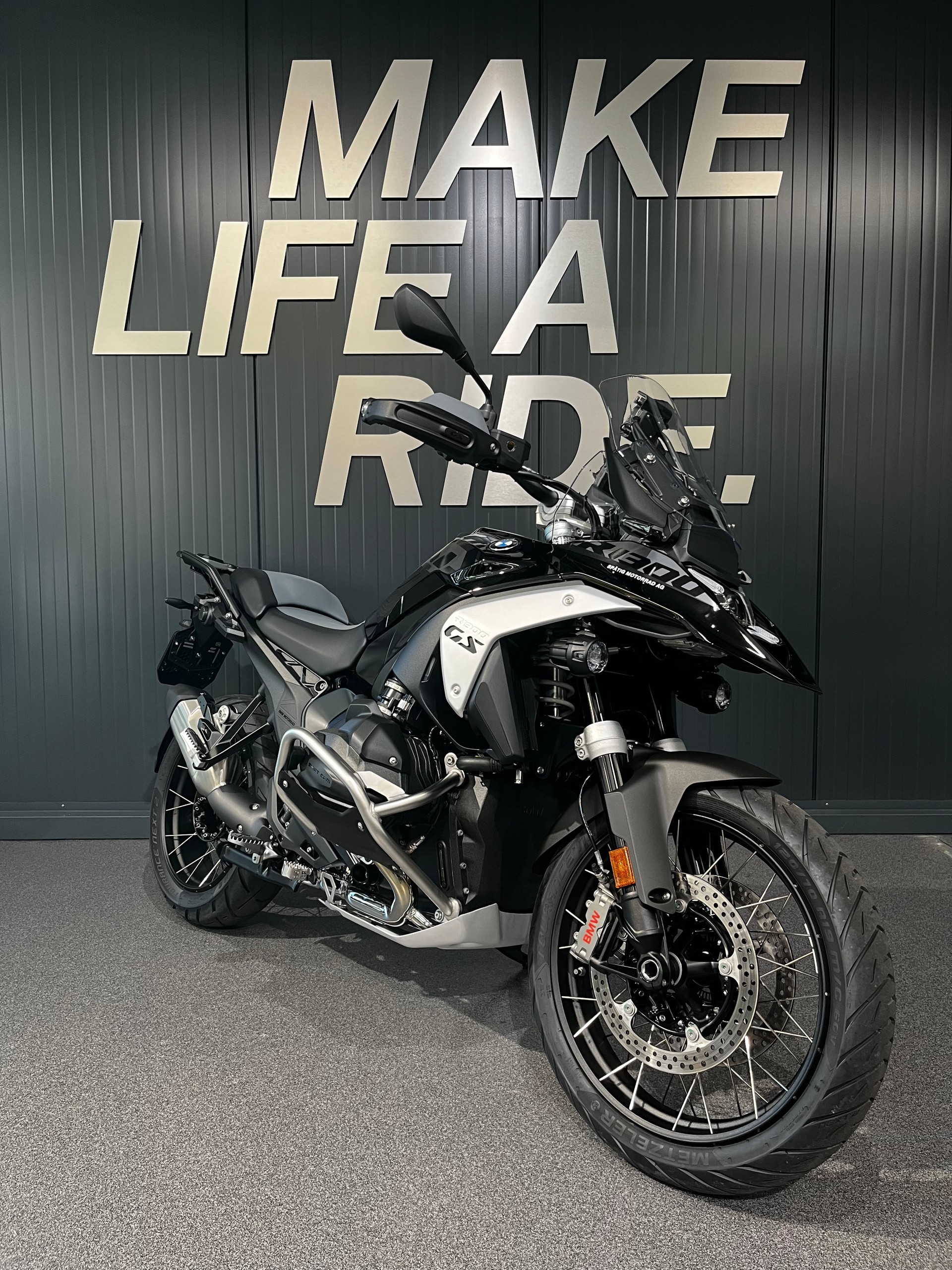 BMW R 1300 GS-image-1