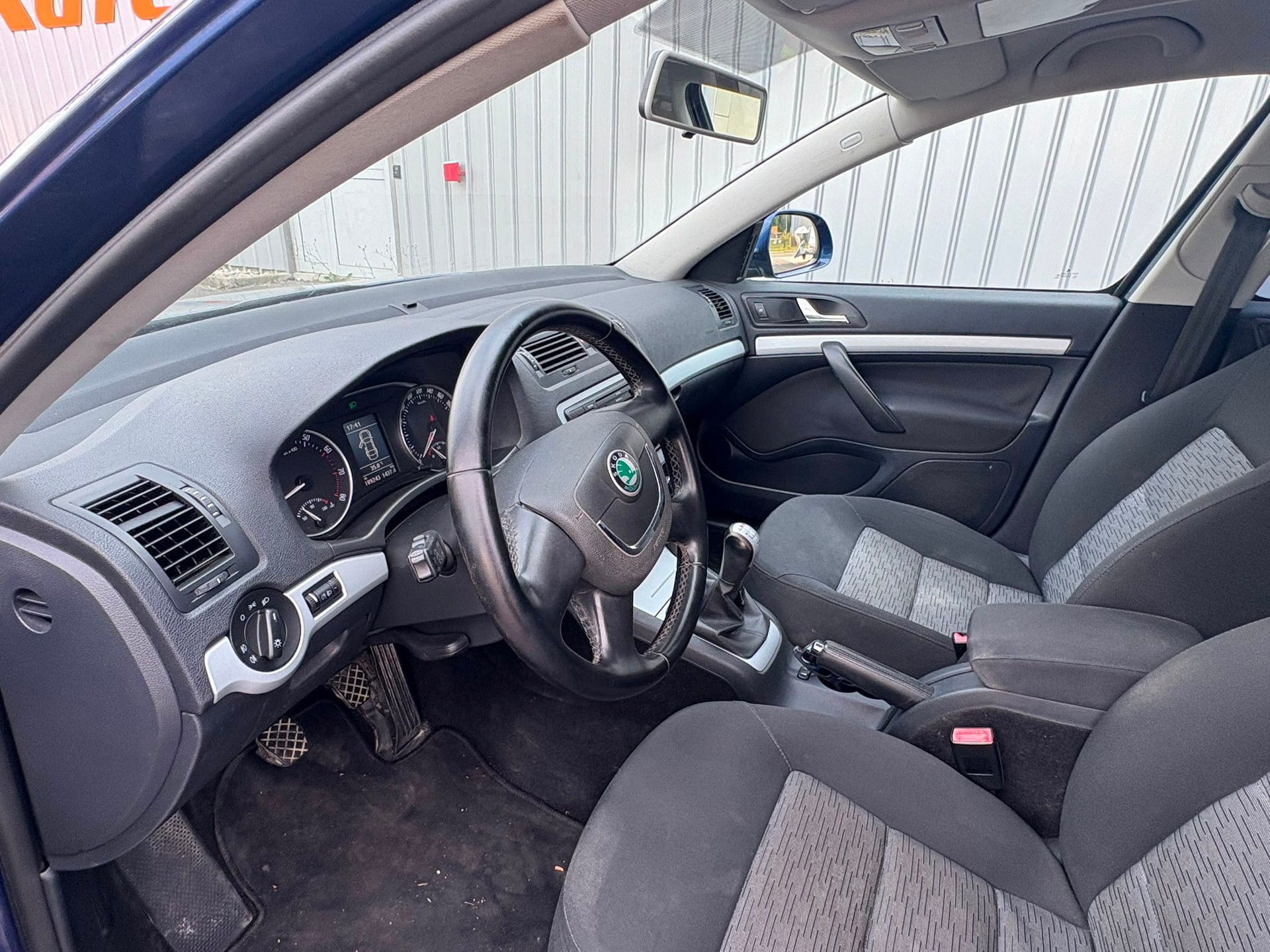 SKODA Octavia Combi 1.8 TSI Swiss Adventure 4x4-image-7