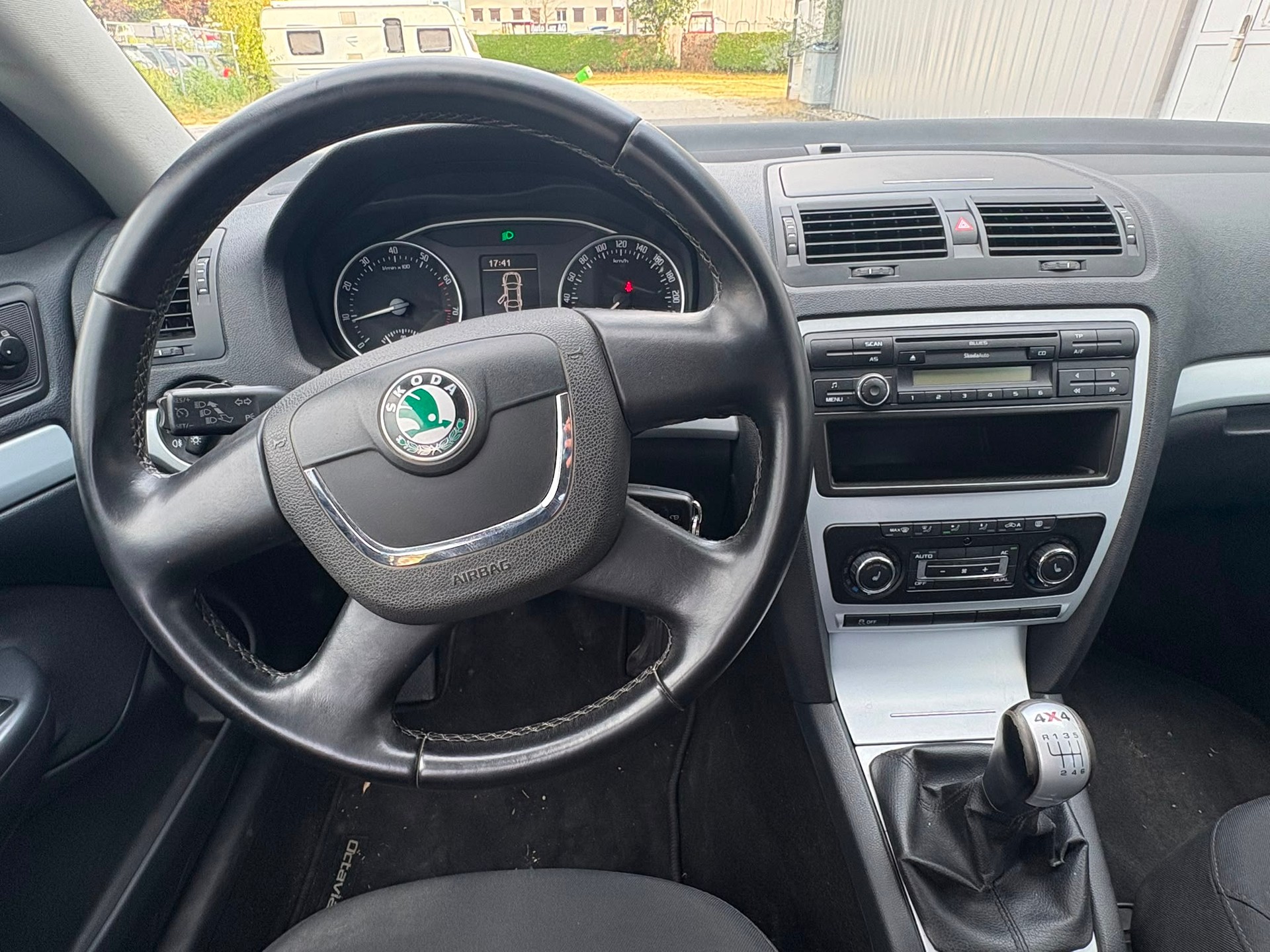 SKODA Octavia Combi 1.8 TSI Swiss Adventure 4x4-image-3