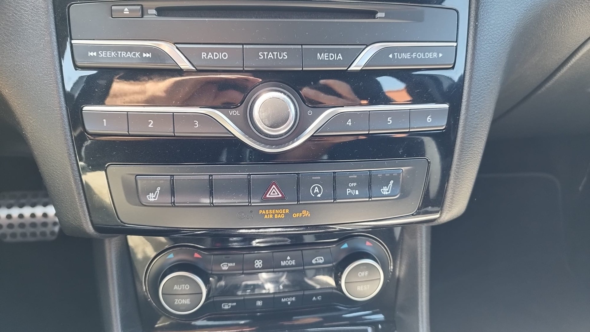 INFINITI Q30 2.0t Sport AWD DCT-image-15