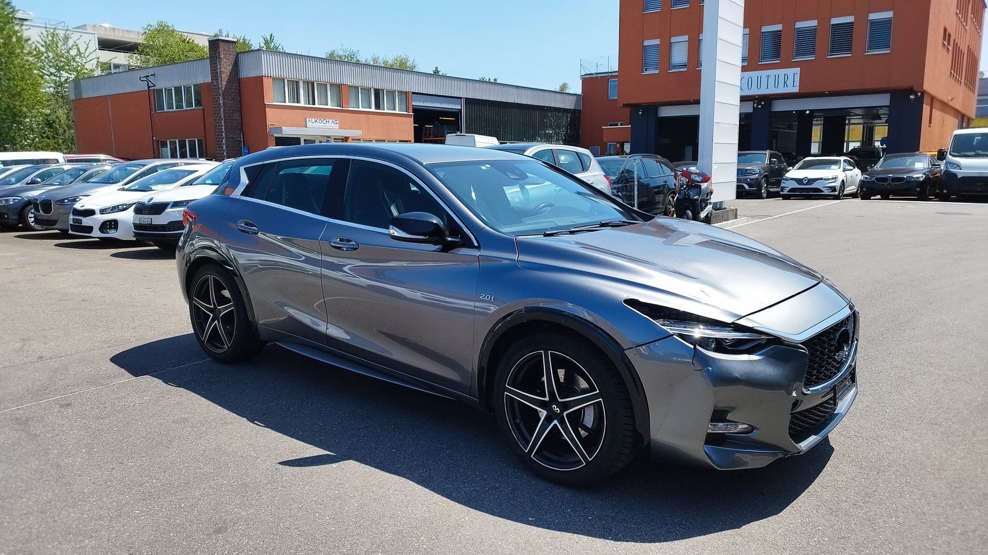 INFINITI Q30 2.0t Sport AWD DCT-image-14