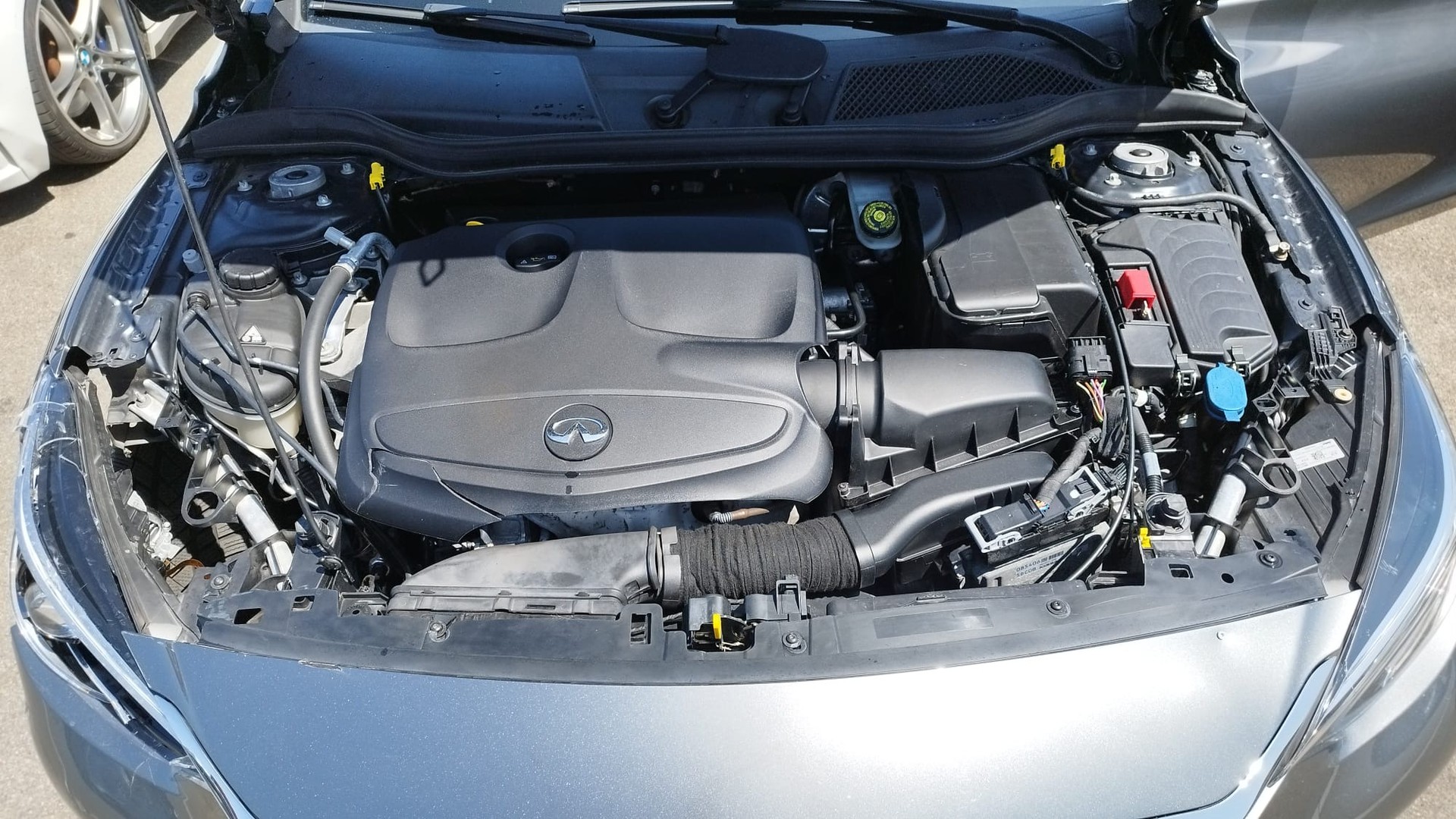 INFINITI Q30 2.0t Sport AWD DCT-image-7