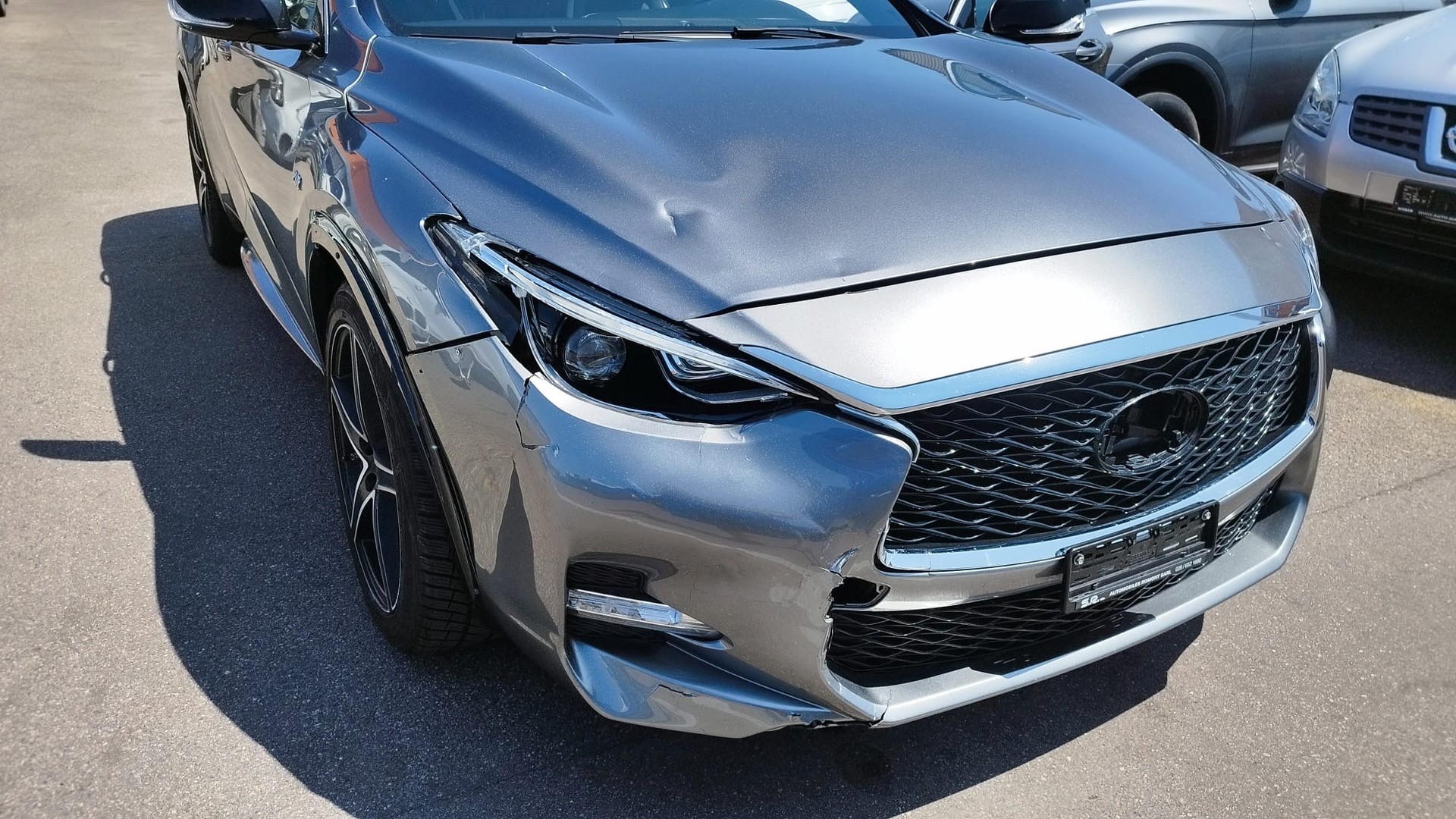 INFINITI Q30 2.0t Sport AWD DCT-image-2