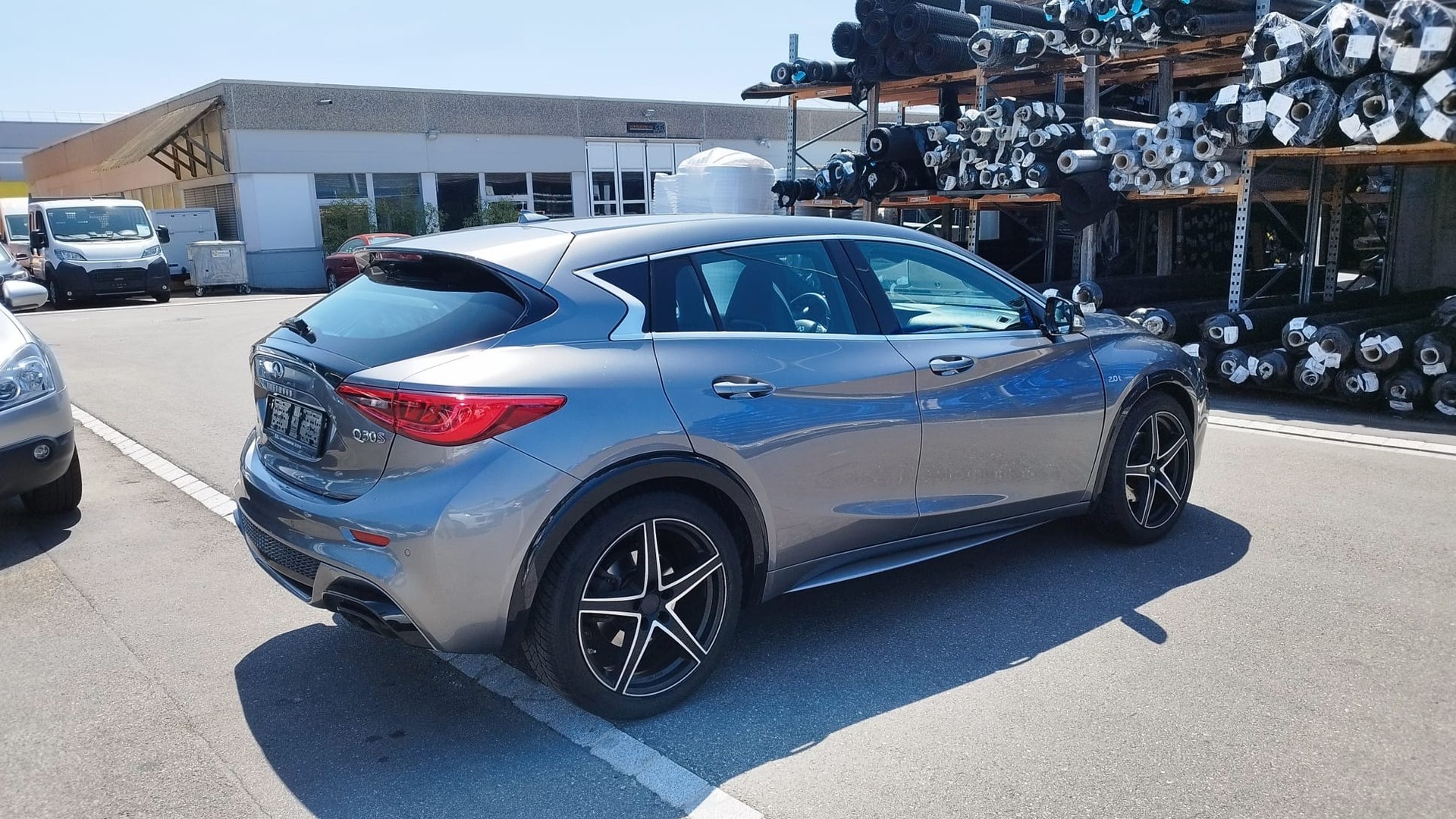 INFINITI Q30 2.0t Sport AWD DCT-image-6