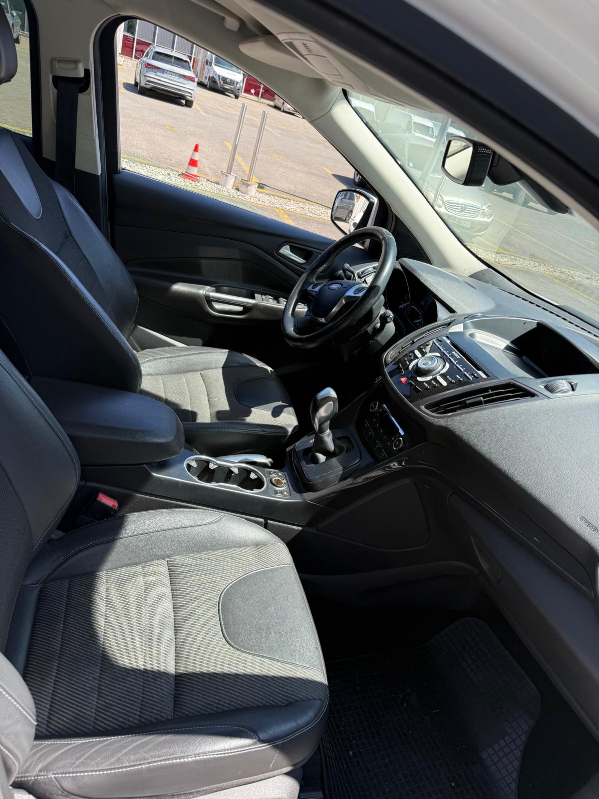FORD Kuga 2.0 TDCi Titanium S 4WD PowerShift-image-8