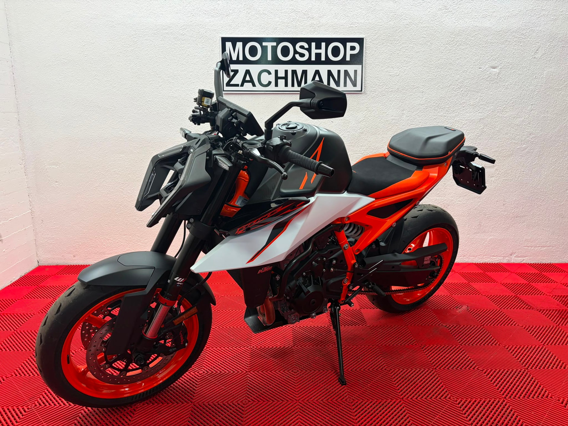 KTM 990 Duke R-image-2