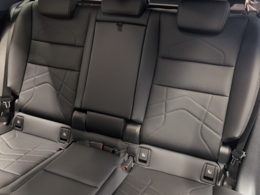 BMW iX1 eDrive 20 Ed. M Sport-image-9