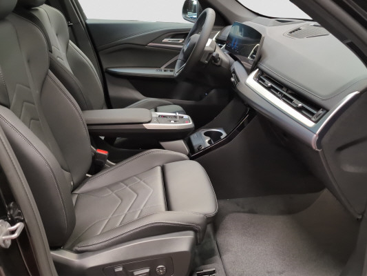 BMW iX1 eDrive 20 Ed. M Sport-image-8