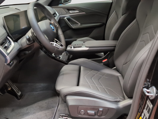 BMW iX1 eDrive 20 Ed. M Sport-image-7
