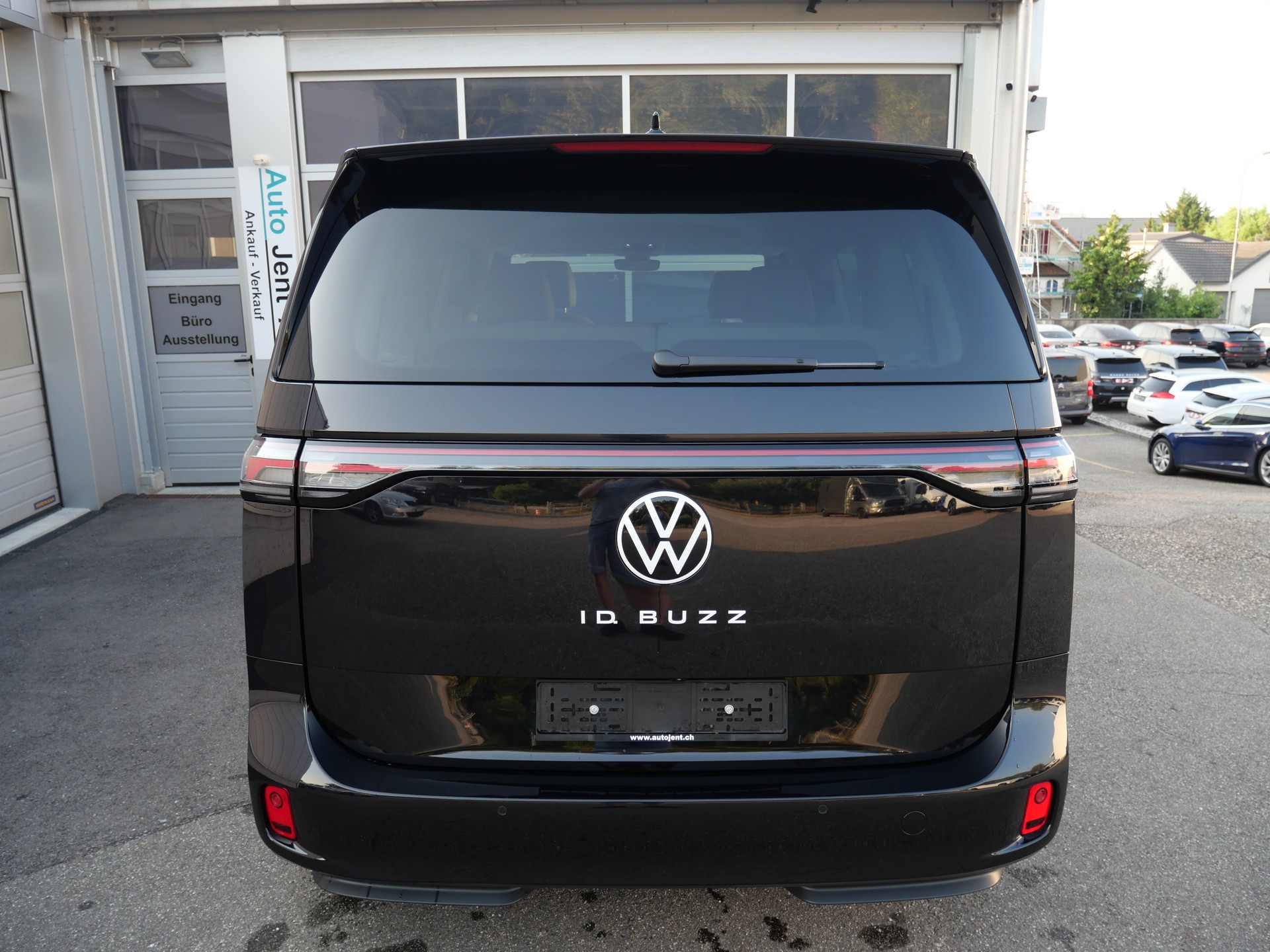 VW ID.Buzz NWB Pro *CH-Auto, Matrix-Scheinwerfer, 8 Reifen*-image-6