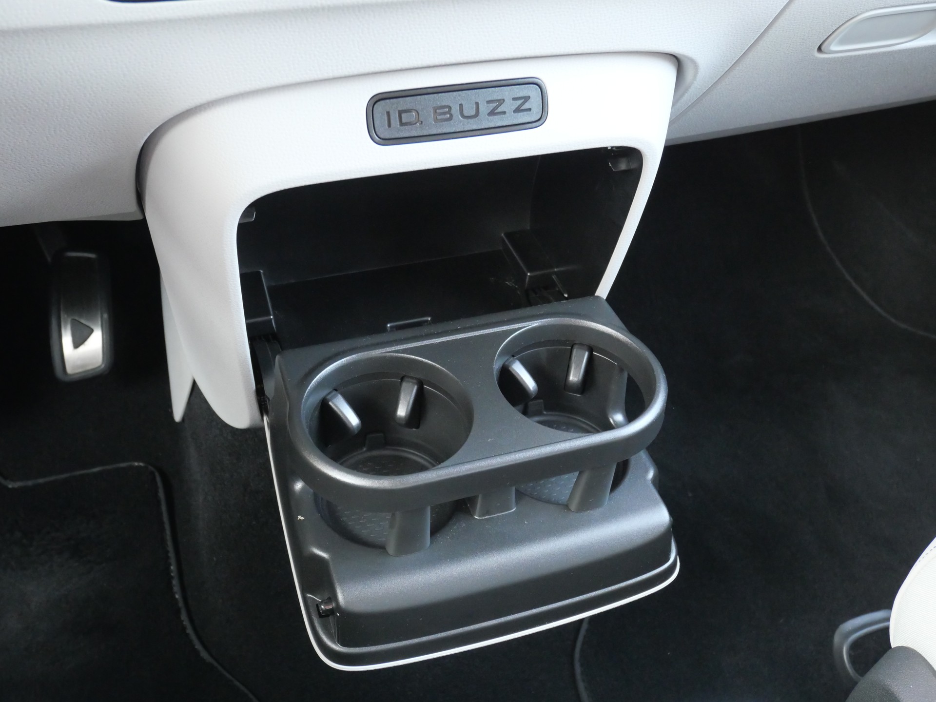 VW ID.Buzz NWB Pro *CH-Auto, Matrix-Scheinwerfer, 8 Reifen*-image-27