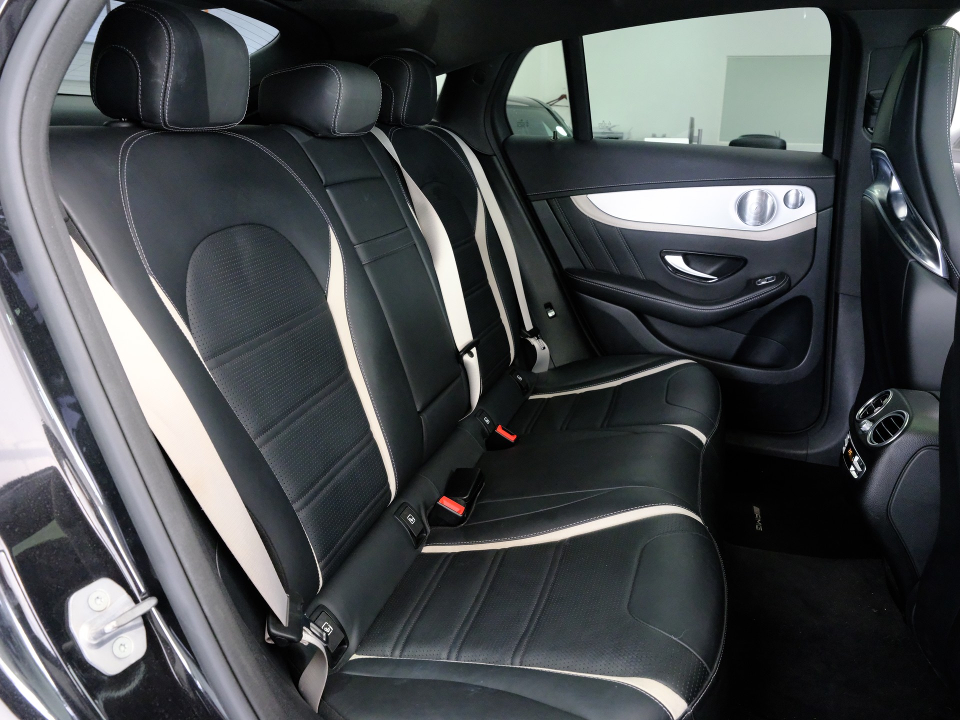 MERCEDES-BENZ GLC Coupé 63 S AMG Edition 1 4Matic+ 9G-Tronic-image-15