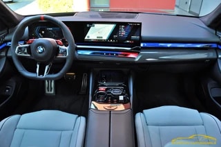 BMW M5 xDrive Touring-image-11