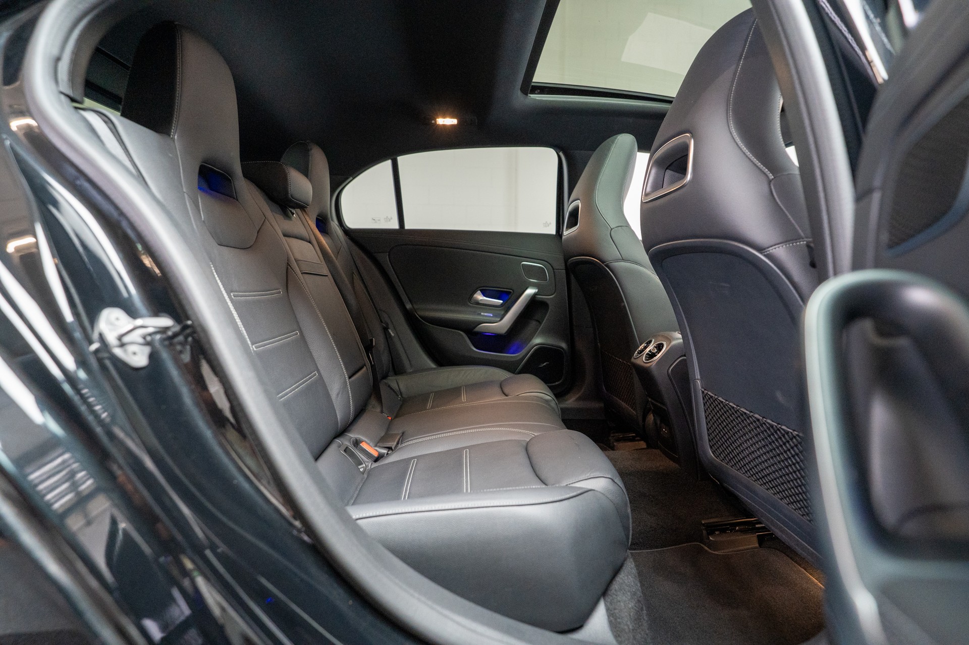 MERCEDES-BENZ A 35 AMG 4matic / CH-Fahrzeug / Panorama / Burmester / 360°Kamera-image-12