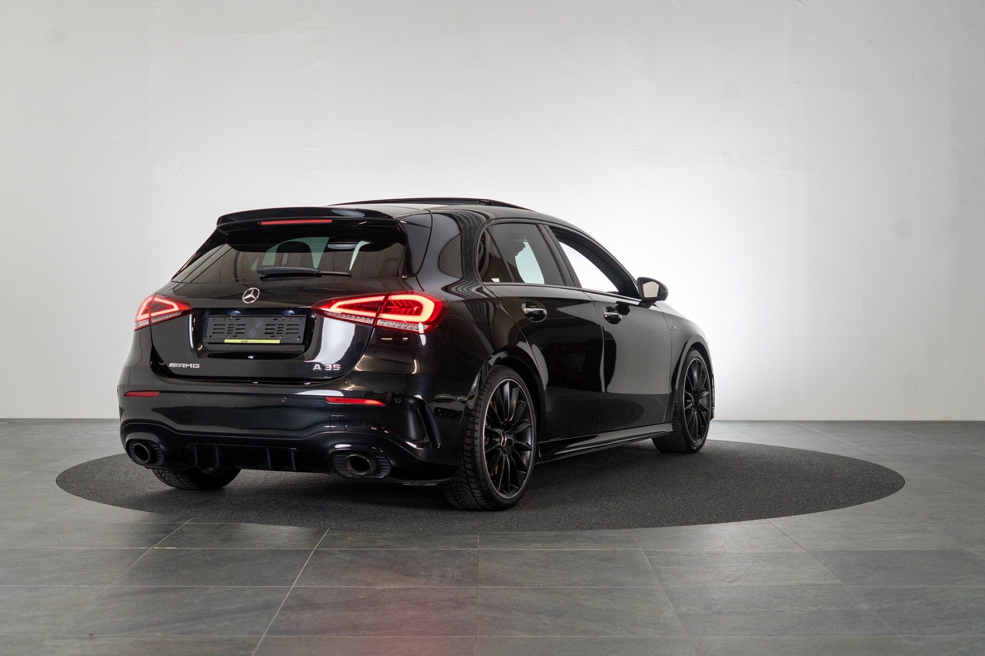 MERCEDES-BENZ A 35 AMG 4matic / CH-Fahrzeug / Panorama / Burmester / 360°Kamera-showroom-element-3
