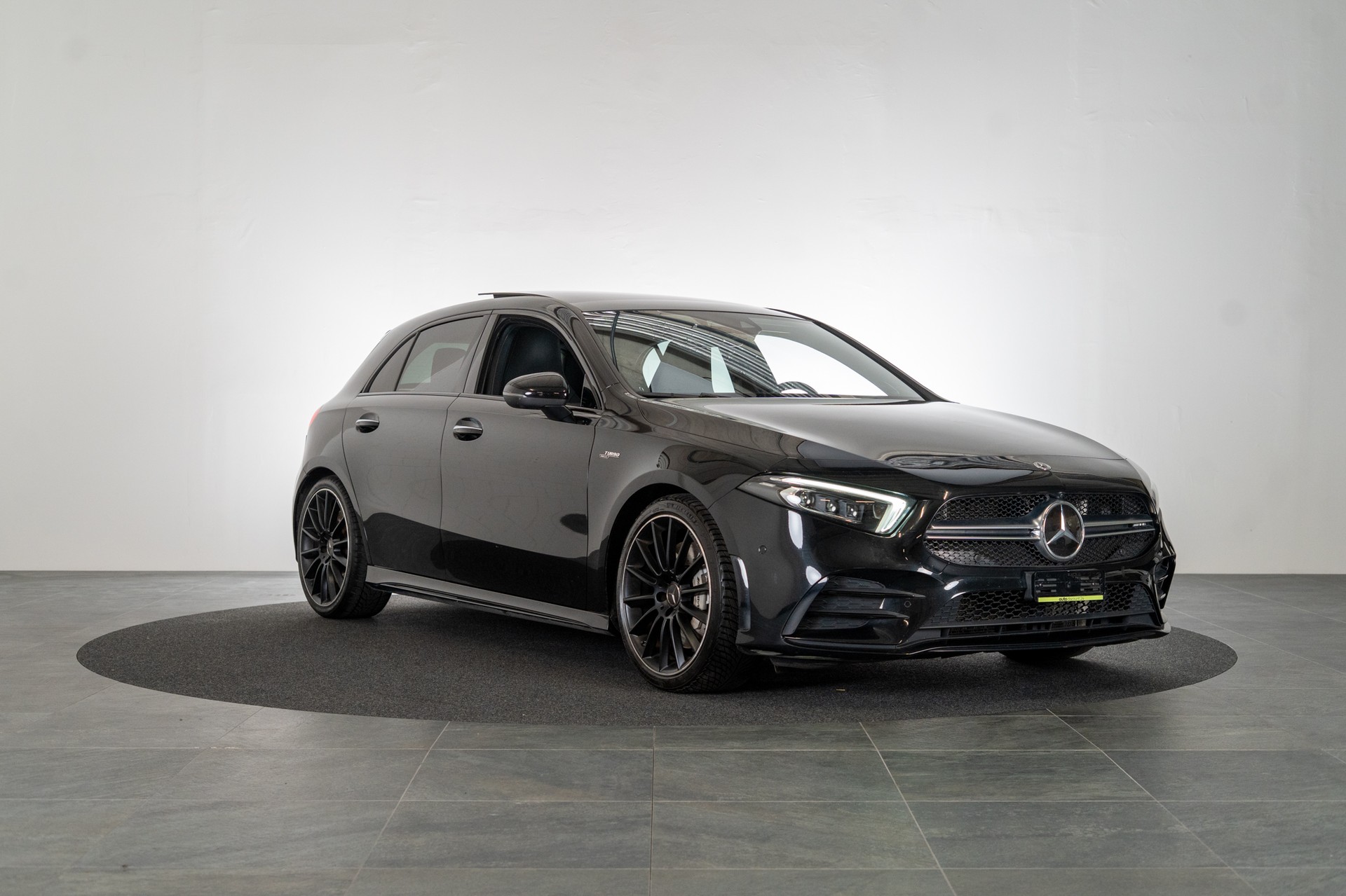 MERCEDES-BENZ A 35 AMG 4matic / CH-Fahrzeug / Panorama / Burmester / 360°Kamera-showroom-element-2