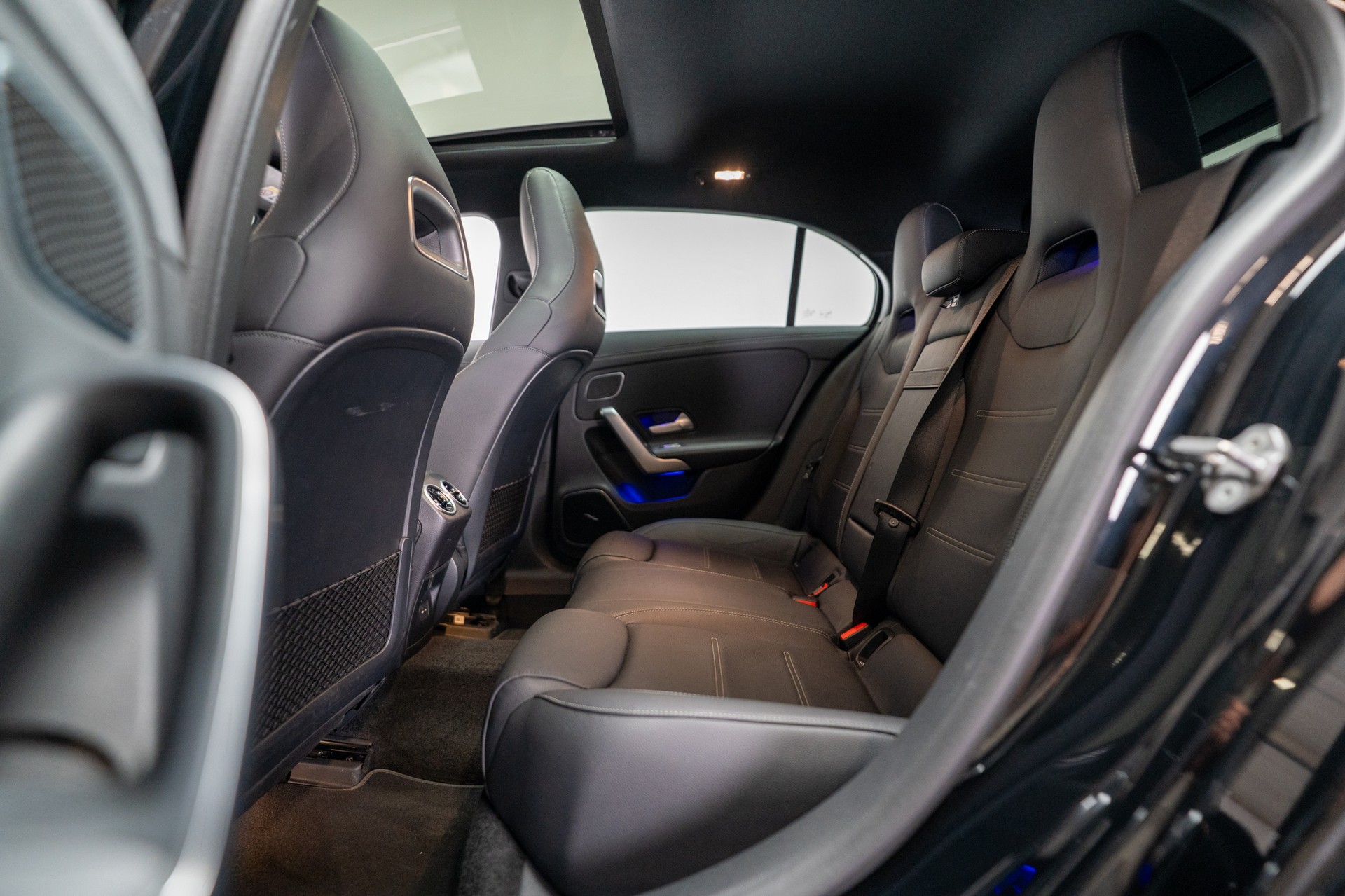 MERCEDES-BENZ A 35 AMG 4matic / CH-Fahrzeug / Panorama / Burmester / 360°Kamera-image-11