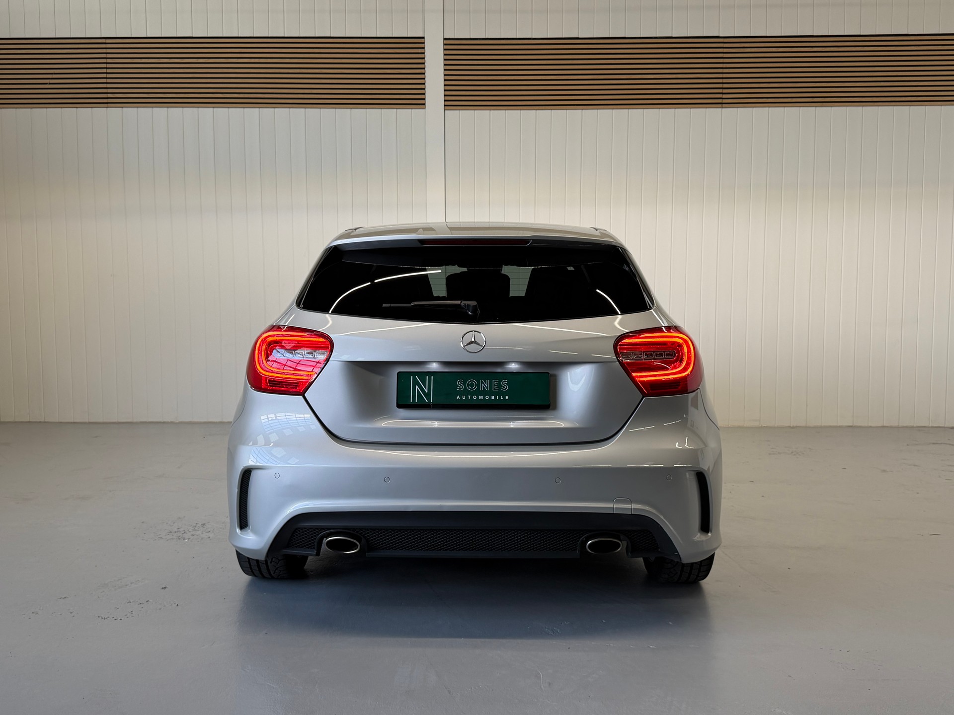 MERCEDES-BENZ A 250 AMG Line 7G-DCT Ab MFK & Service-showroom-element-3
