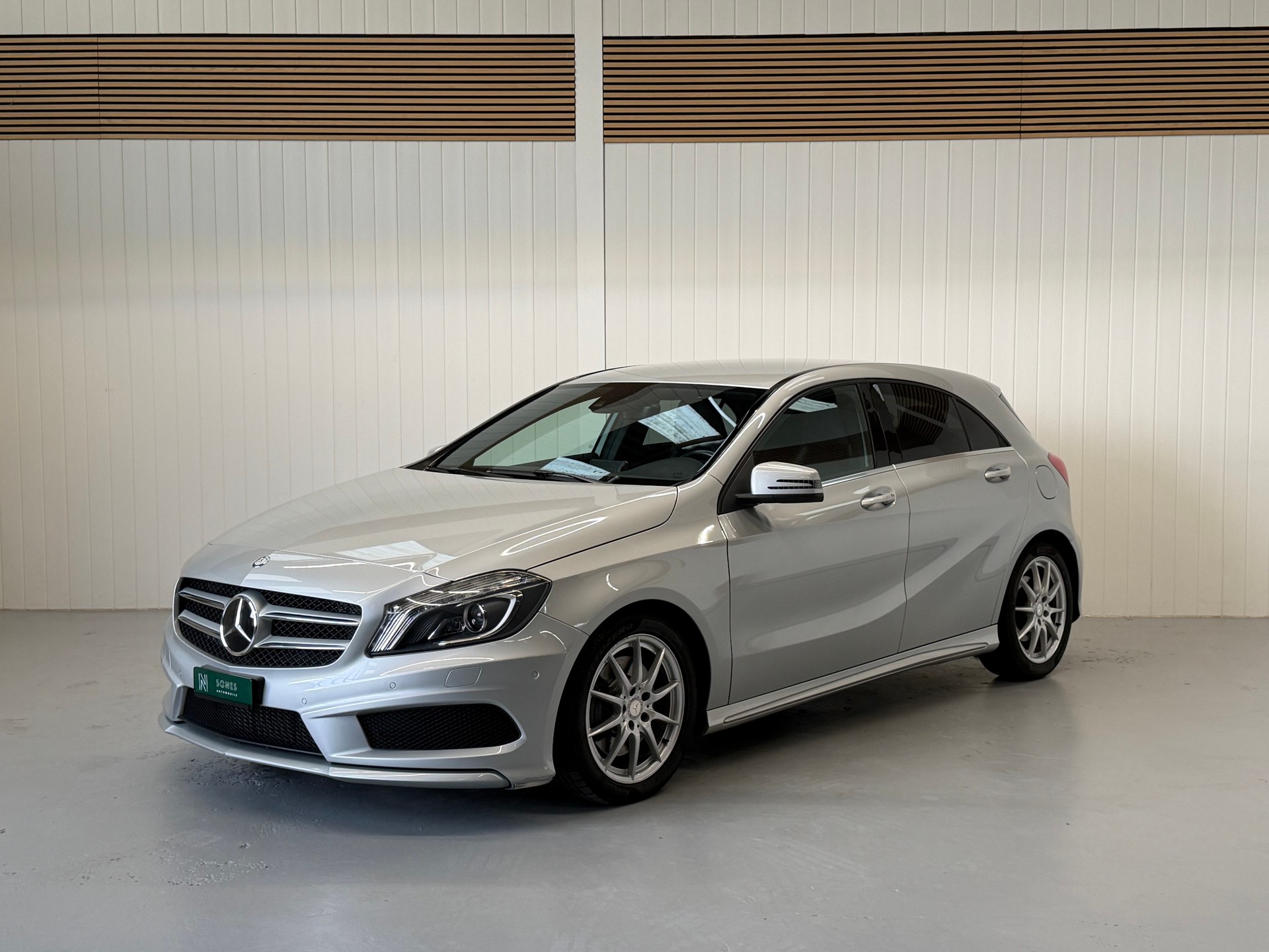 MERCEDES-BENZ A 250 AMG Line 7G-DCT Ab MFK & Service