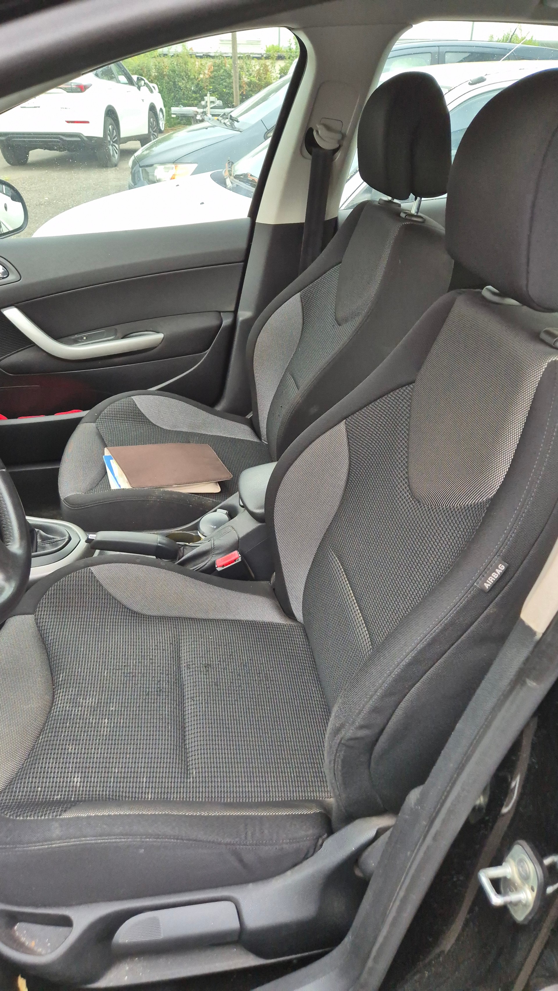 PEUGEOT 308 1.6 16V VTI Lion Ed.-image-7