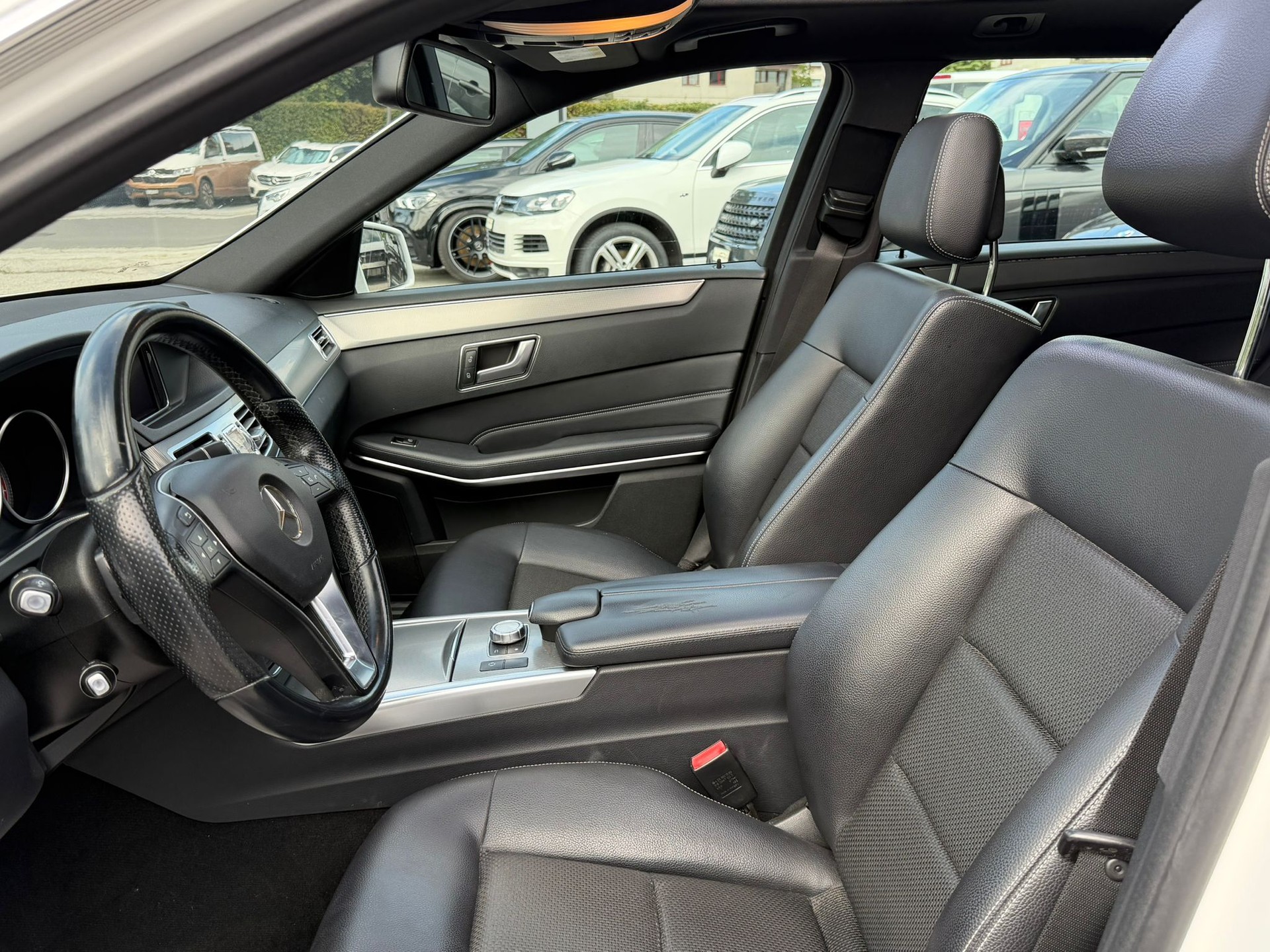 MERCEDES-BENZ E 250 CDI Avantgarde 4Matic 7G-Tronic-image-14