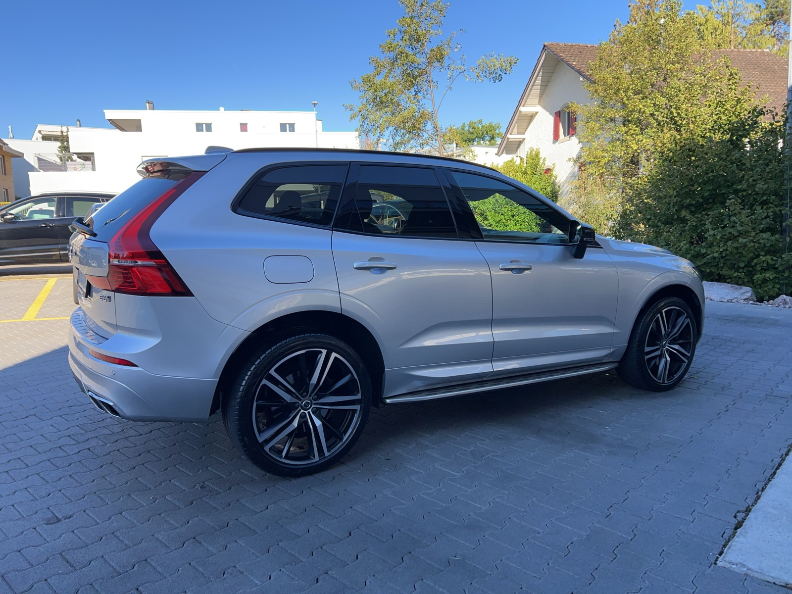 VOLVO XC60 B6 Benzin Mild Hybrid AWD R-Design Geartronic-showroom-element-3
