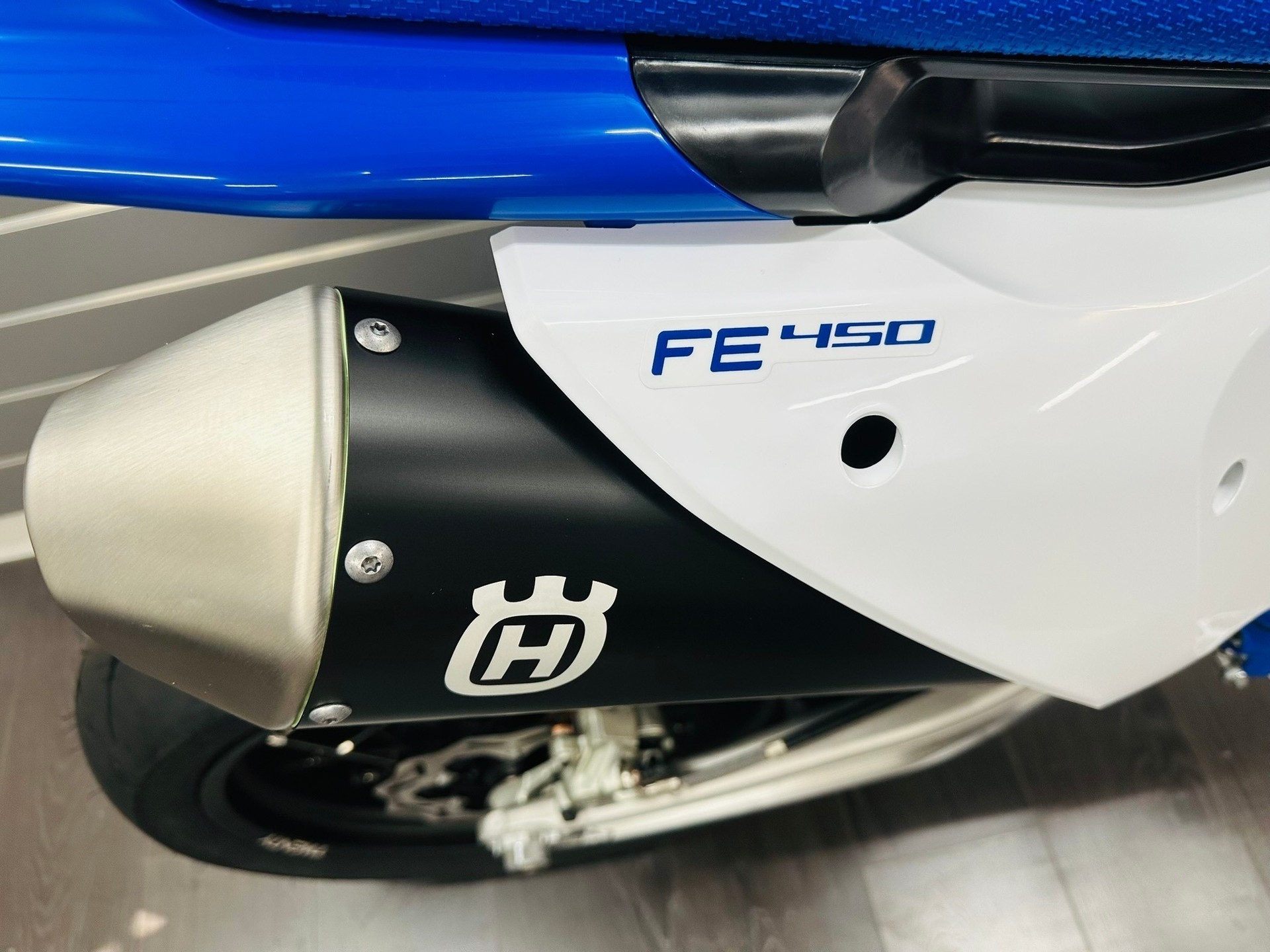 HUSQVARNA FE 450 / SUPERMOTO / MY 2027-image-5
