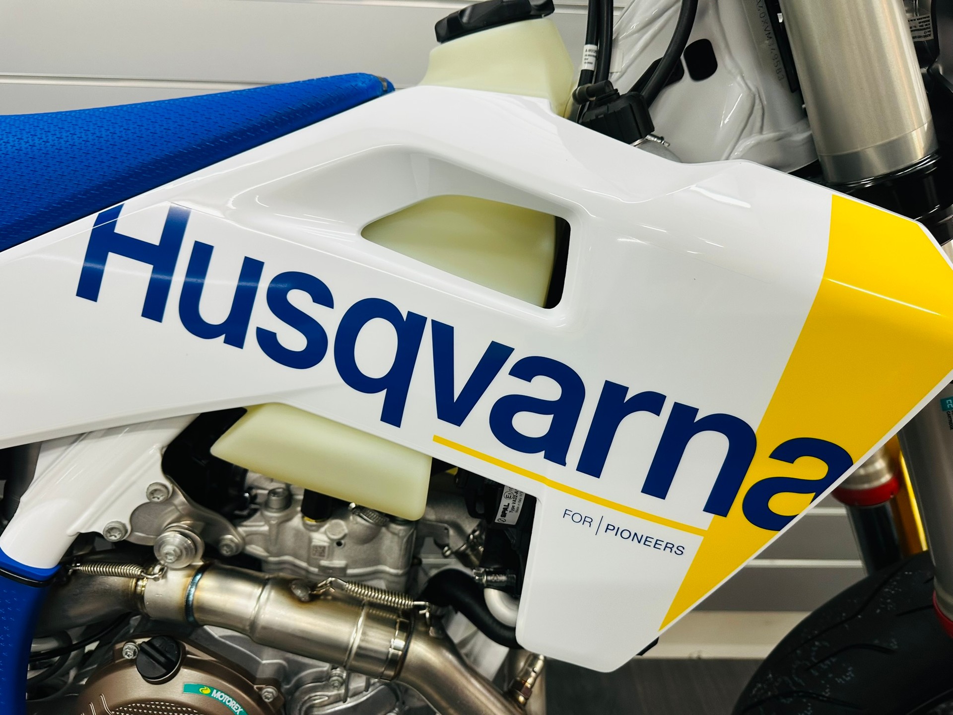HUSQVARNA FE 450 / SUPERMOTO / MY 2027-image-1