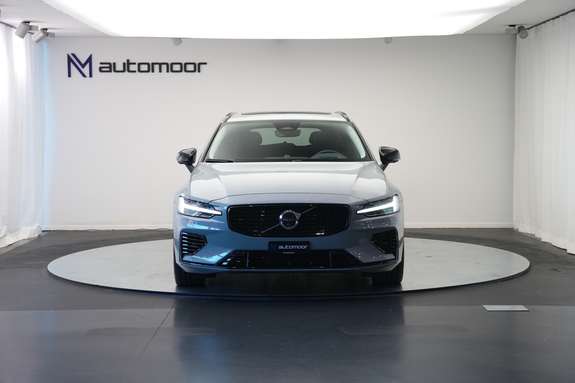 VOLVO V60 T8 eAWD Plug in Hybrid Ultra Dark Geartronic-showroom-element-1