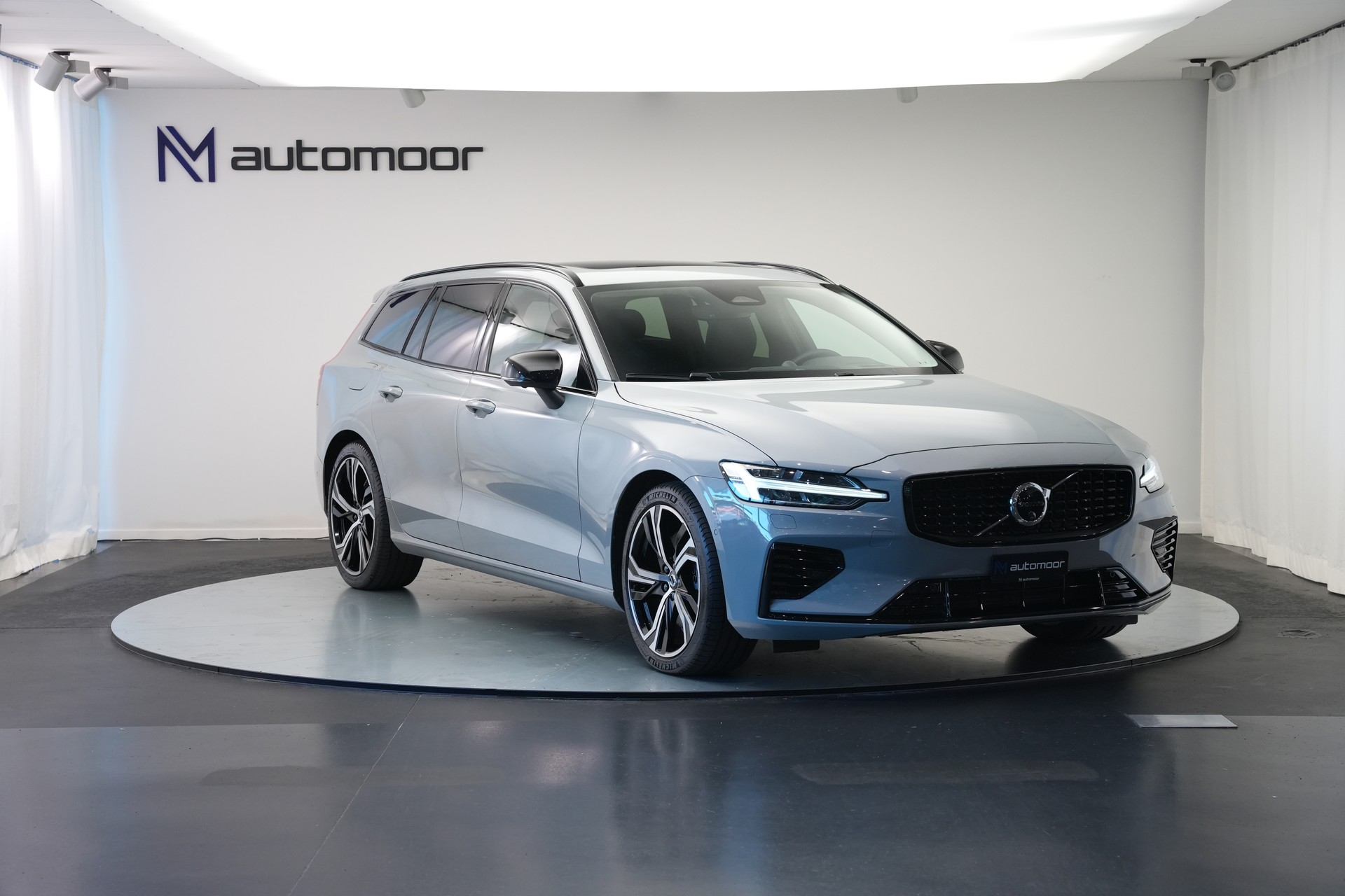 VOLVO V60 T8 eAWD Plug in Hybrid Ultra Dark Geartronic-showroom-element-2