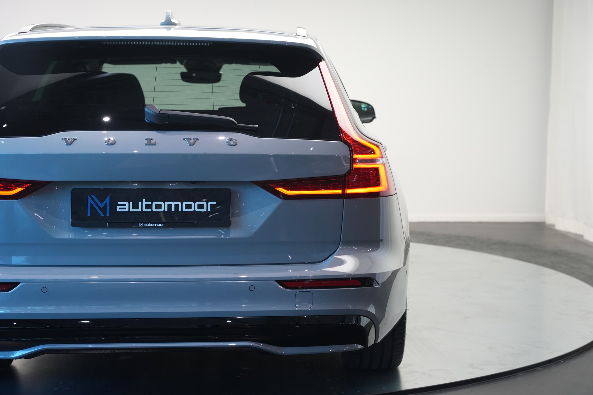 VOLVO V60 T8 eAWD Plug in Hybrid Ultra Dark Geartronic-image-39
