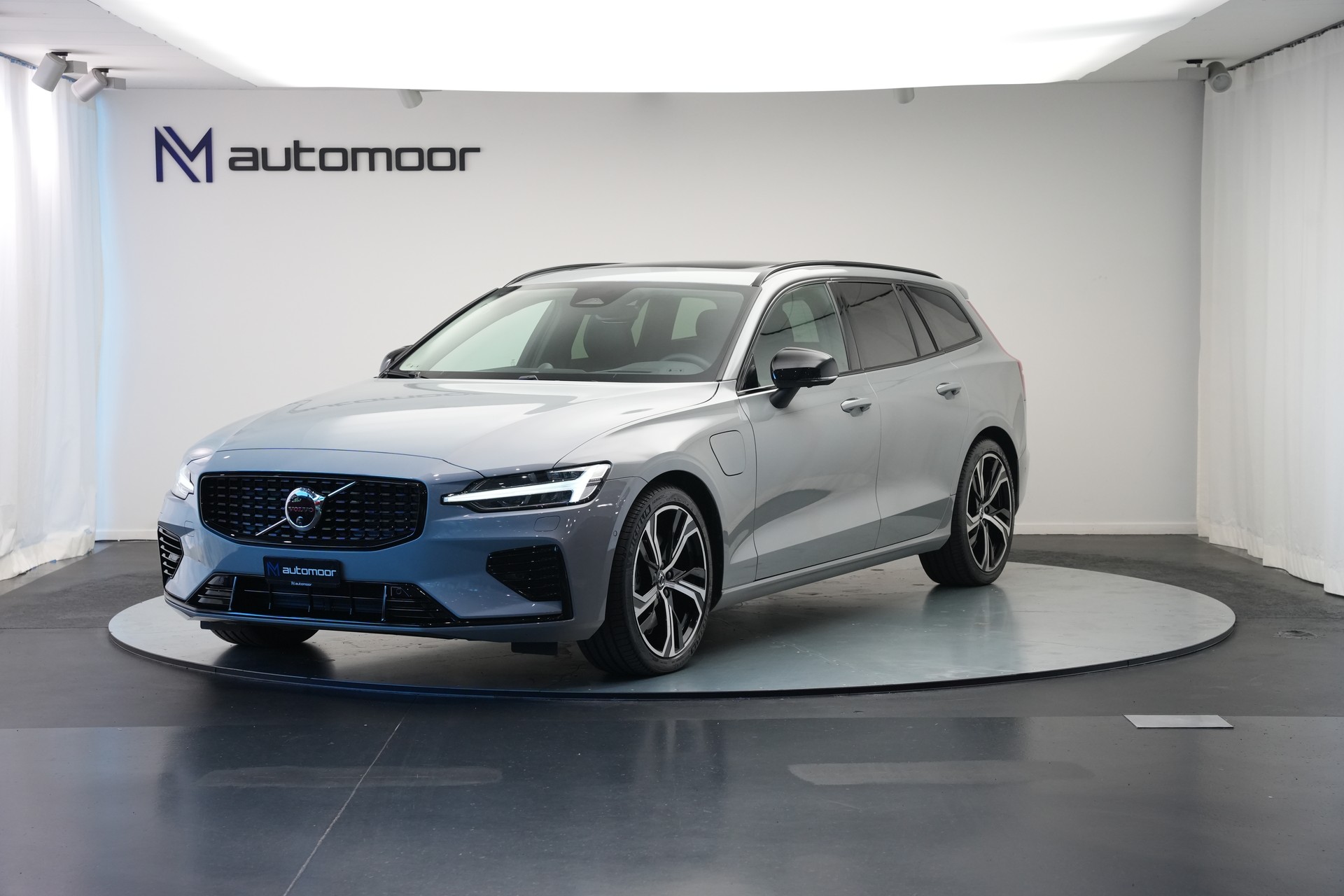 VOLVO V60 T8 eAWD Plug in Hybrid Ultra Dark Geartronic
