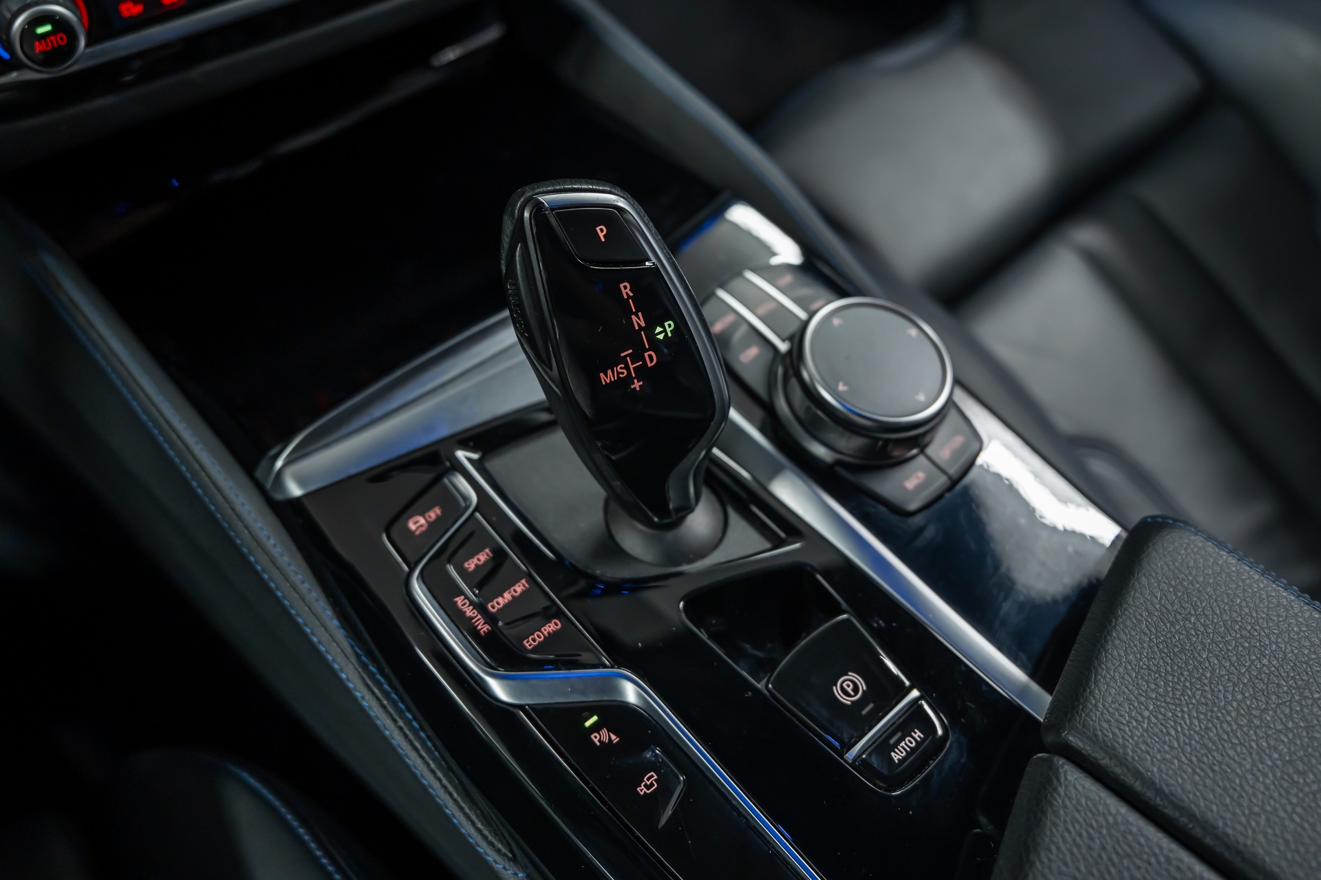 BMW M550i xDrive M Sport Pro Steptronic *Laser*M-Performance Sitze*Head-Up*360°*-image-12