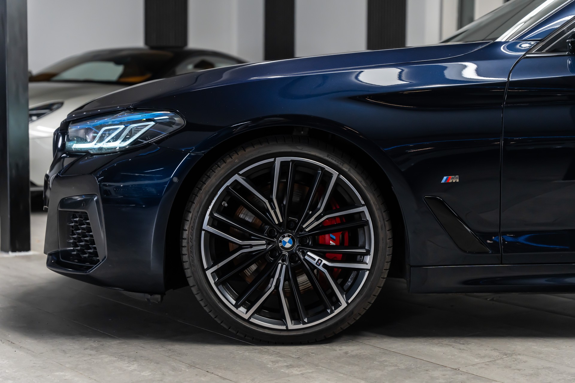 BMW M550i xDrive M Sport Pro Steptronic *Laser*M-Performance Sitze*Head-Up*360°*-image-4