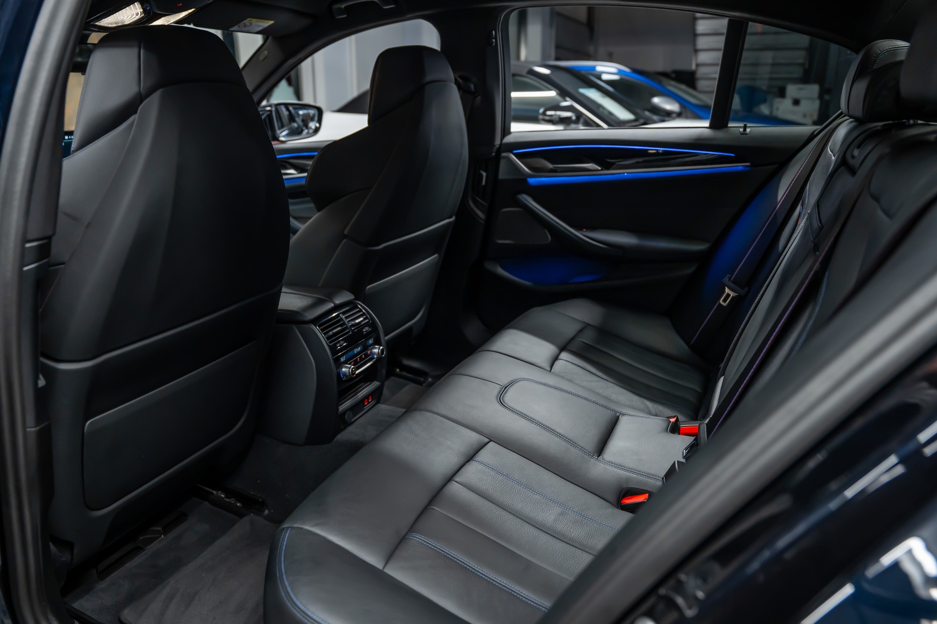 BMW M550i xDrive M Sport Pro Steptronic *Laser*M-Performance Sitze*Head-Up*360°*-image-17