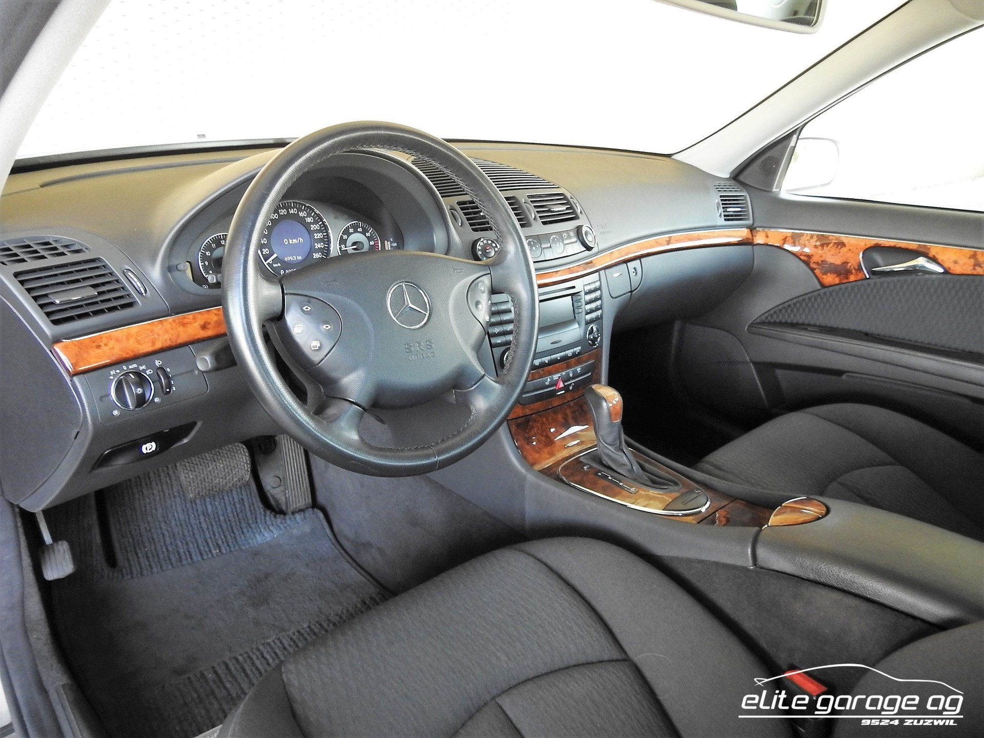 MERCEDES-BENZ E 240 Elégance-image-5