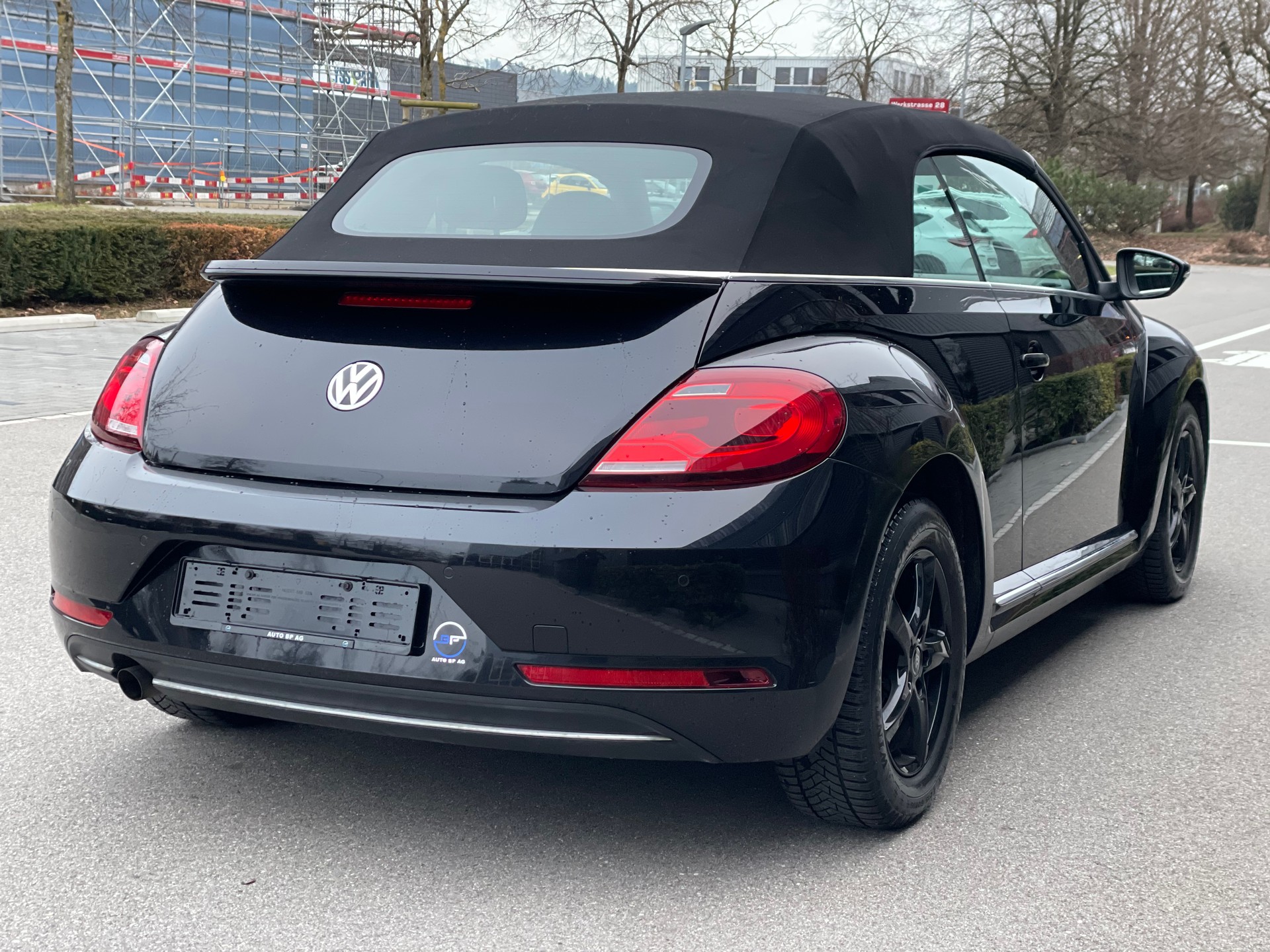 VW New Beetle Cabriolet 1.2 TSI BMT Design DSG-image-4