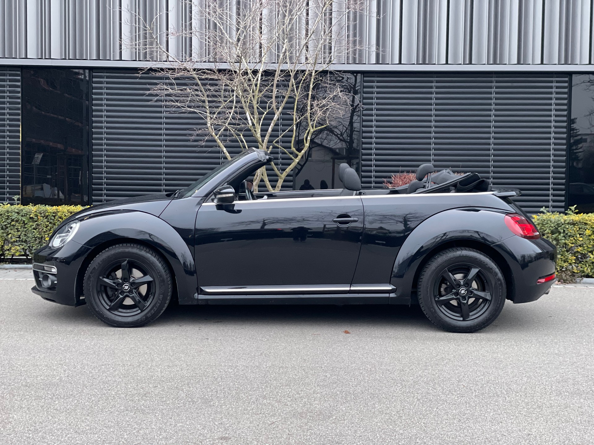 VW New Beetle Cabriolet 1.2 TSI BMT Design DSG-image-8