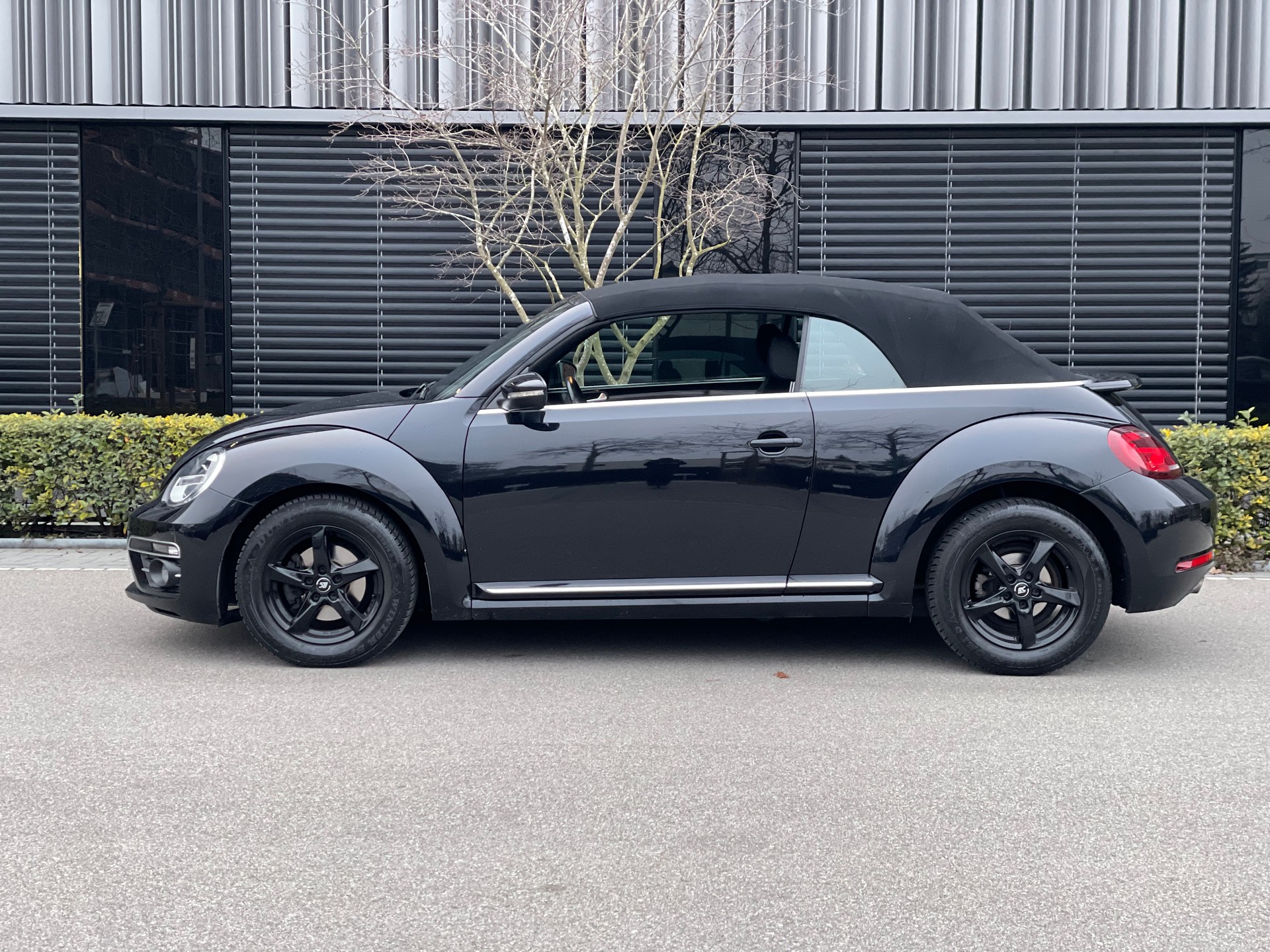 VW New Beetle Cabriolet 1.2 TSI BMT Design DSG-image-1